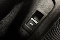musta Audi A4 2017 kuva 18.
