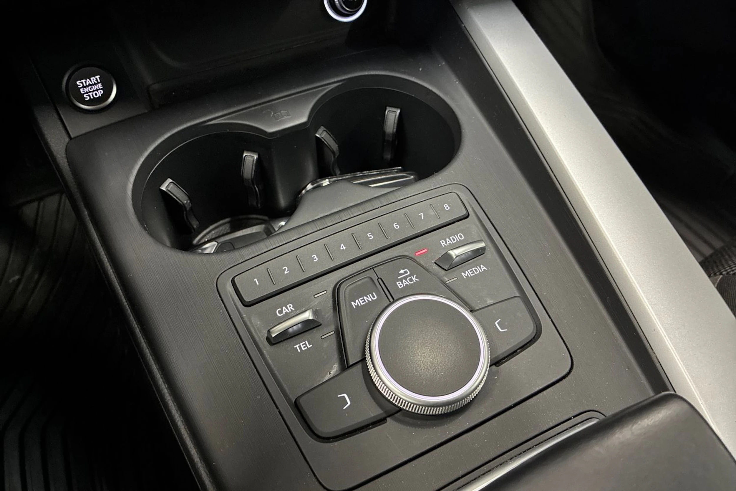 musta Audi A4 2017 kuva 20.