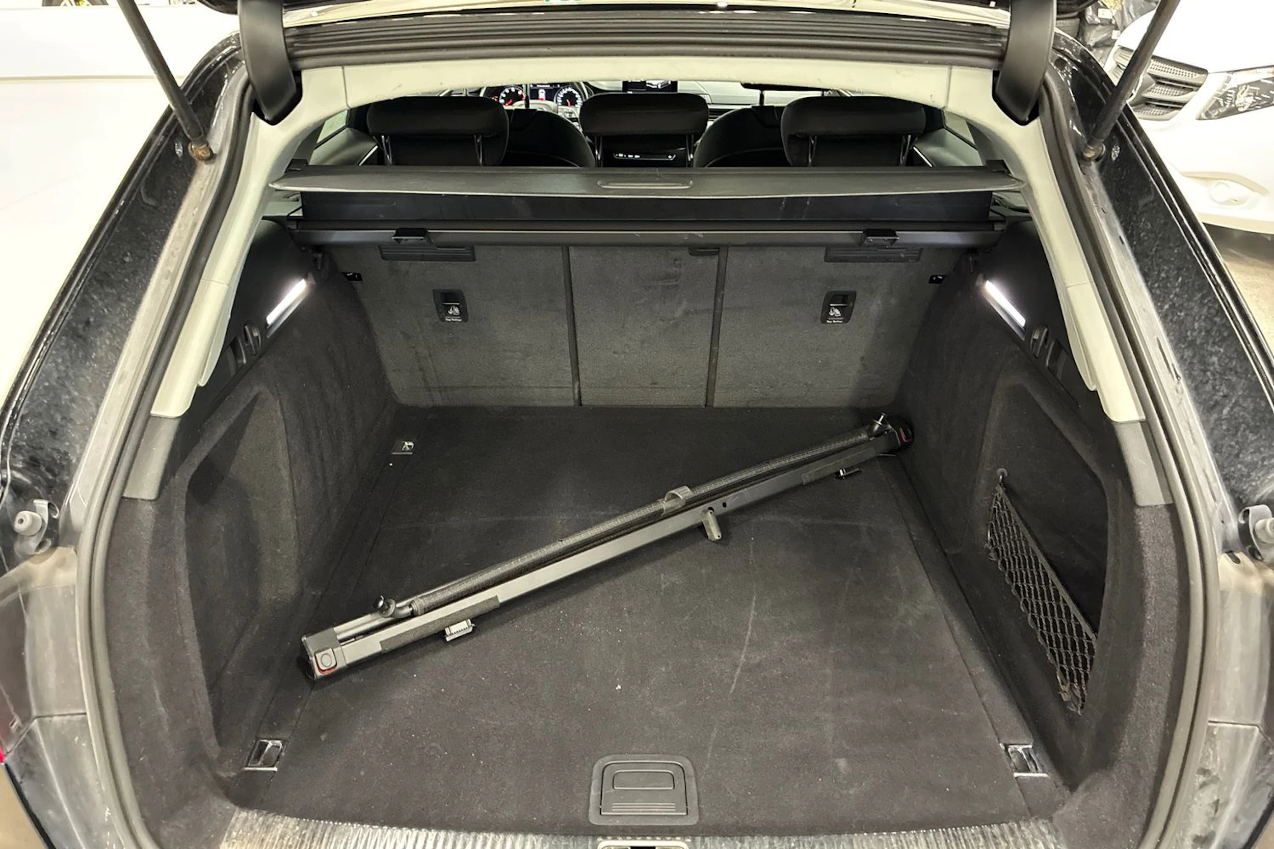 musta Audi A4 2017 kuva 25.