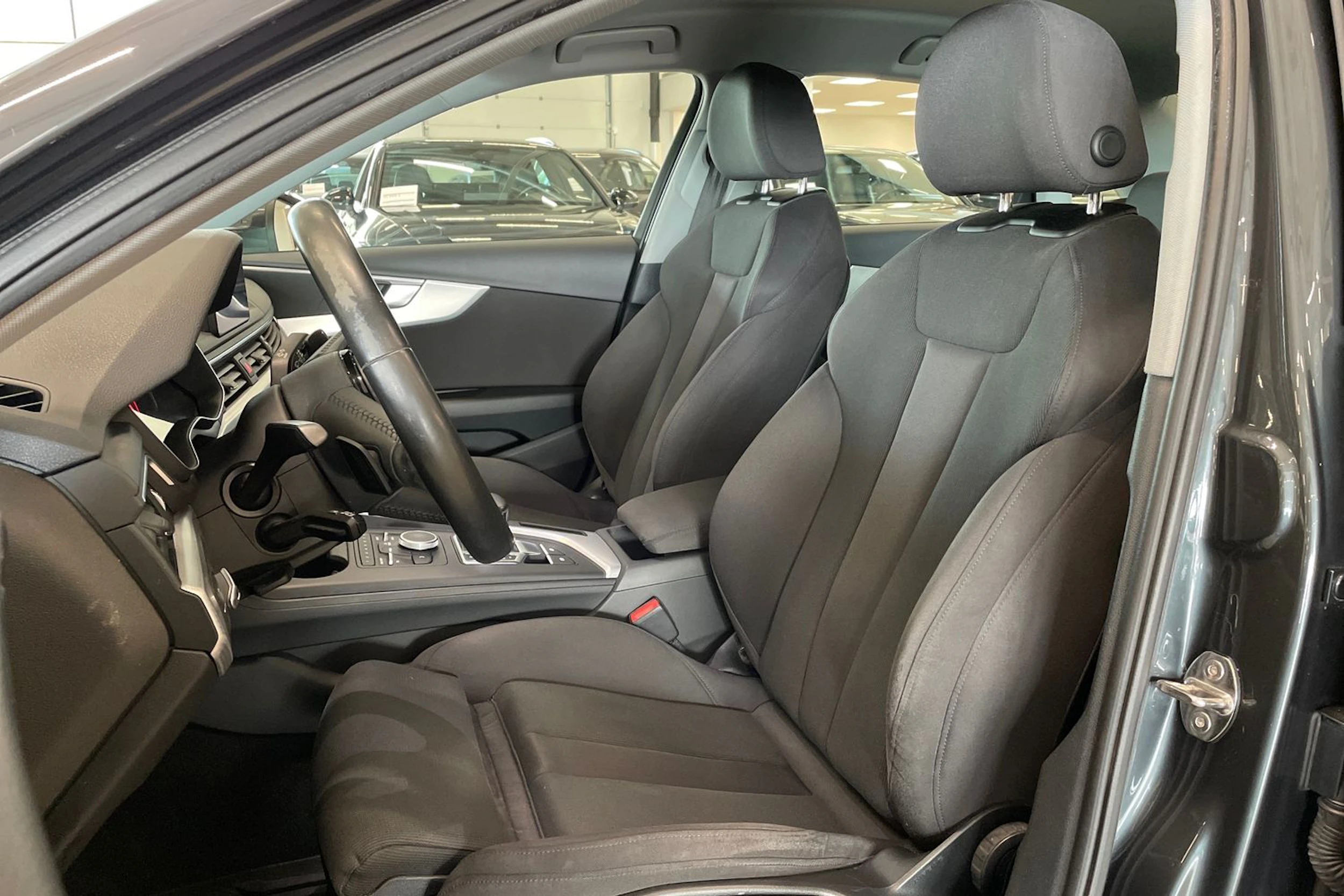 vihreä Audi A4 2018 kuva 15.
