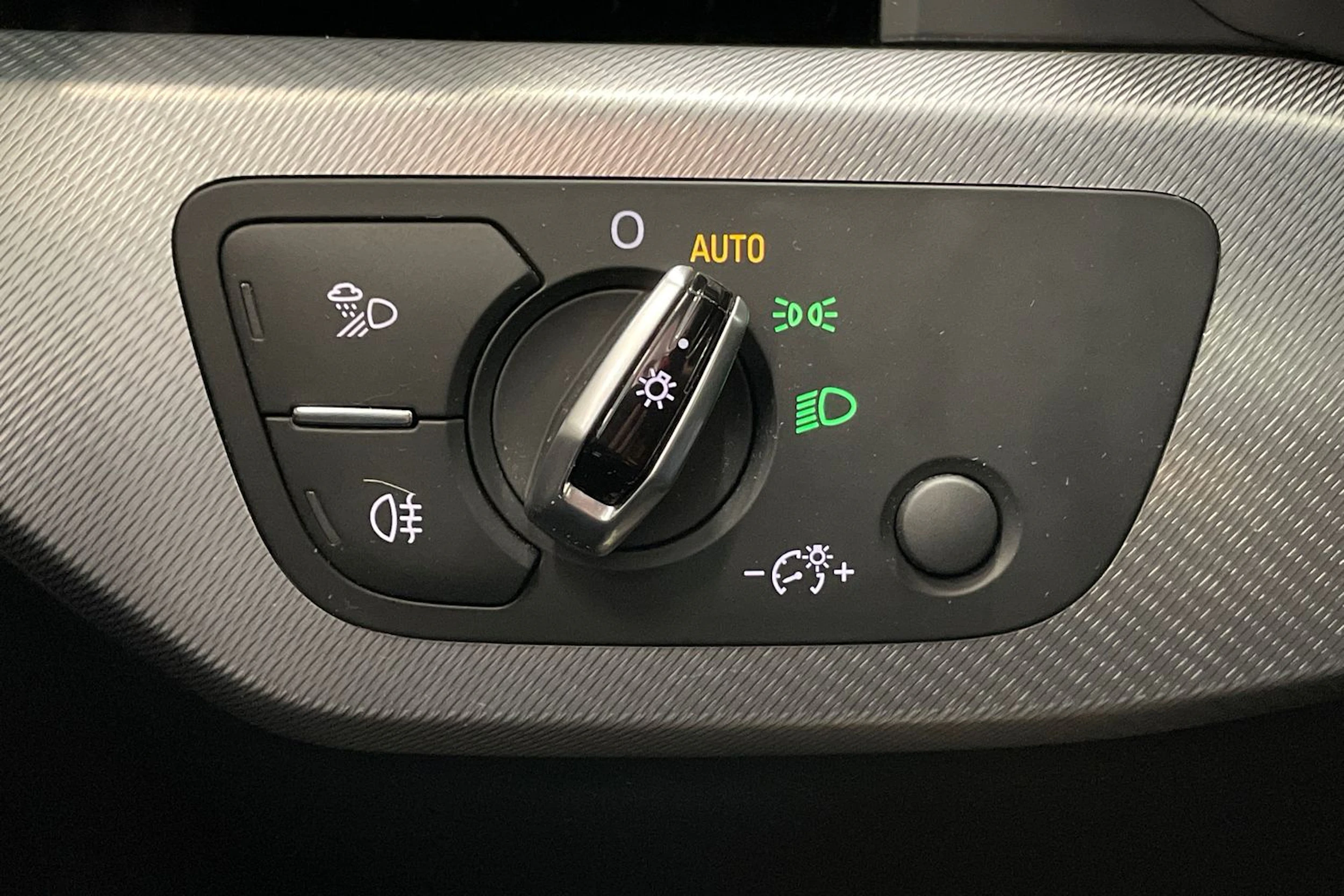 vihreä Audi A4 2018 kuva 21.