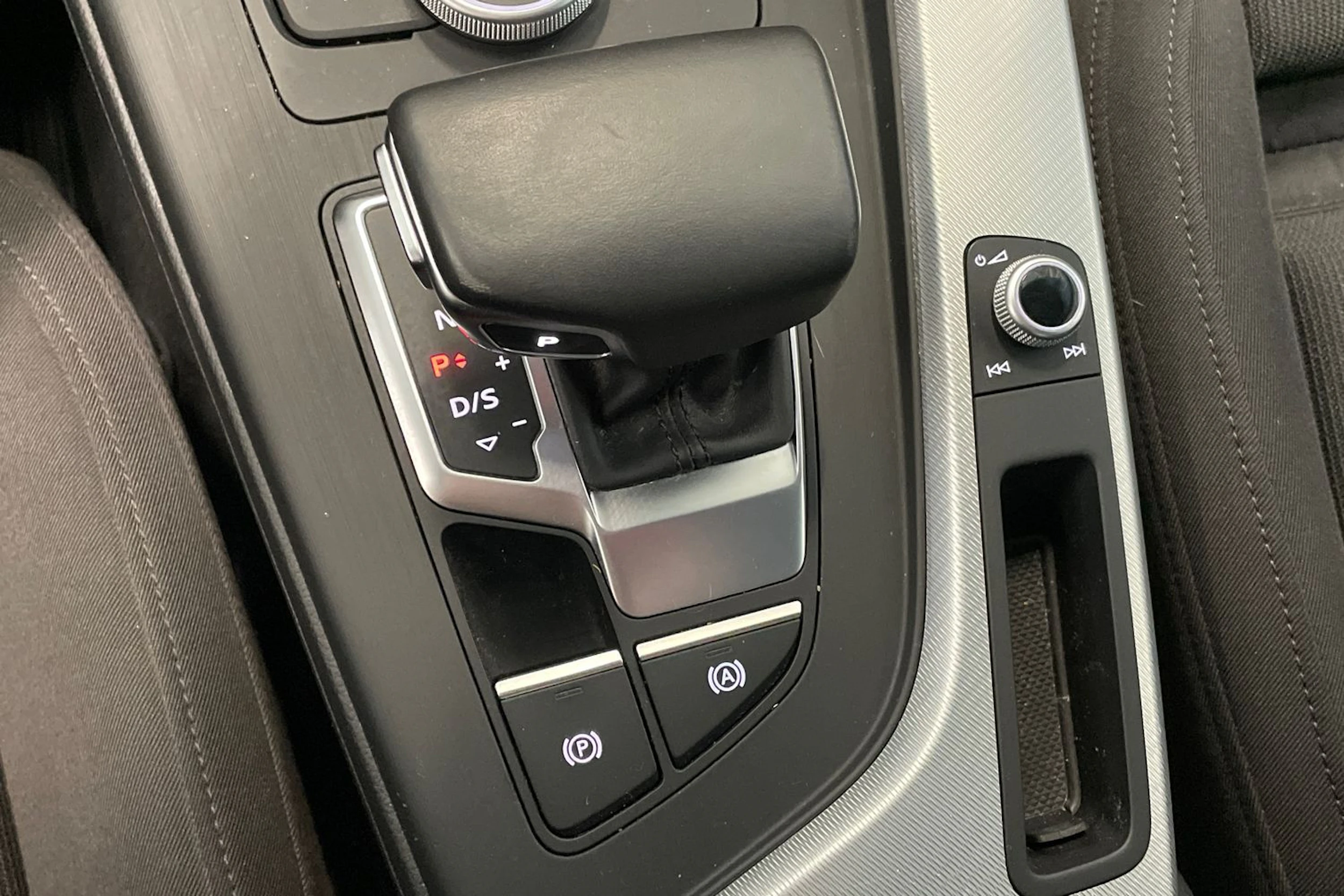 vihreä Audi A4 2018 kuva 31.