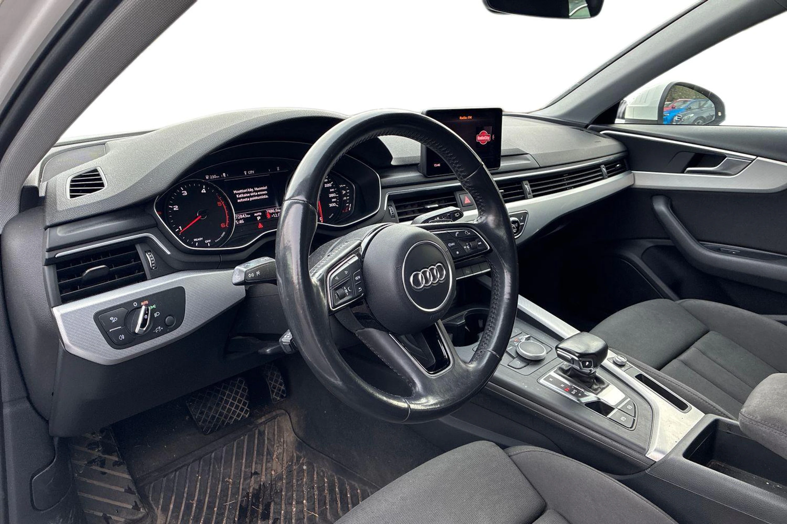 valkoinen Audi A4 2018 kuva 3.