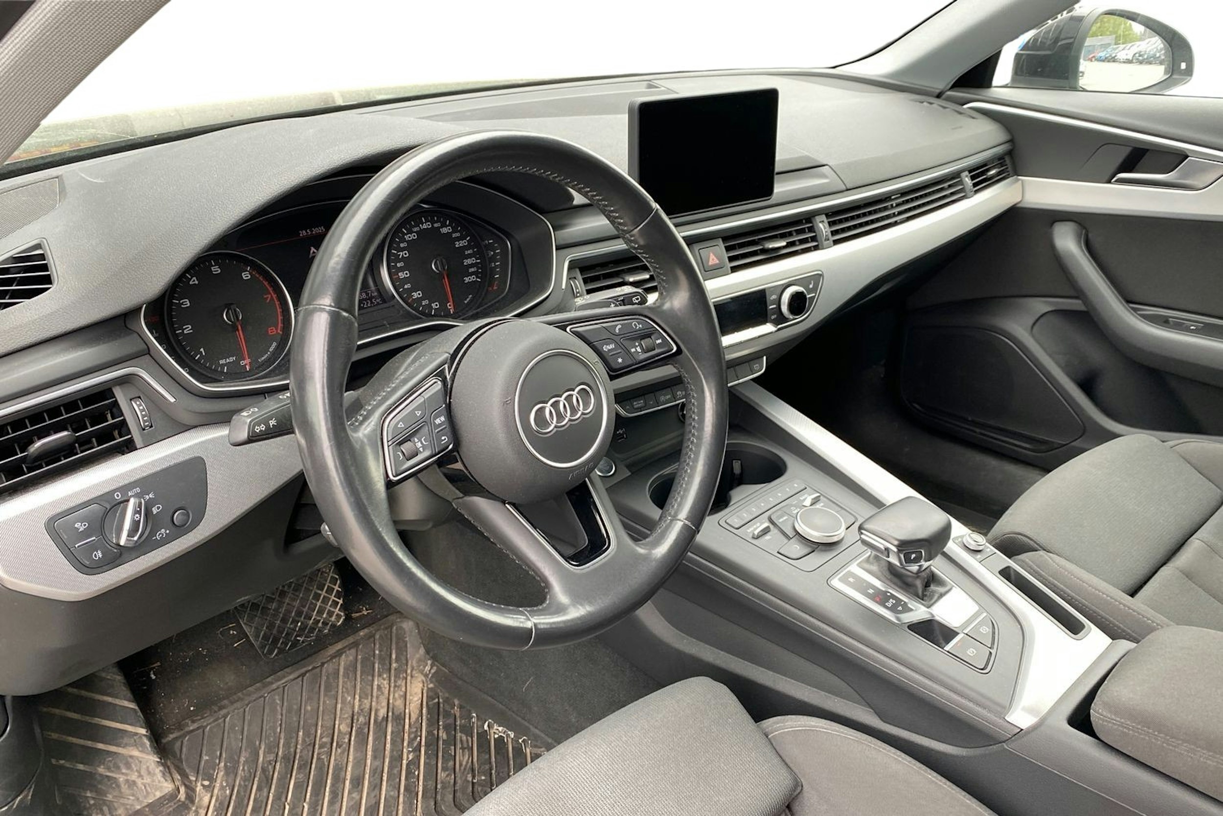 musta Audi A4 2018 kuva 3.