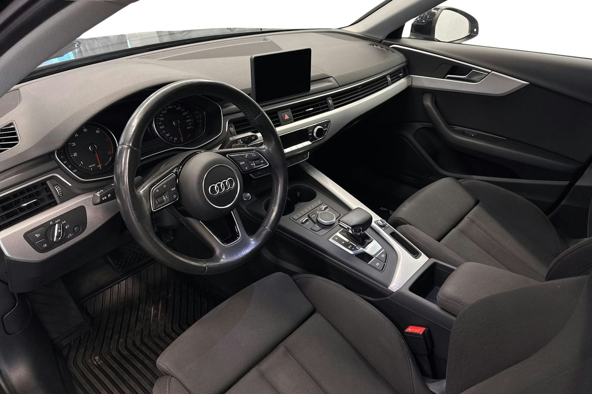 musta Audi A4 2018 kuva 6.
