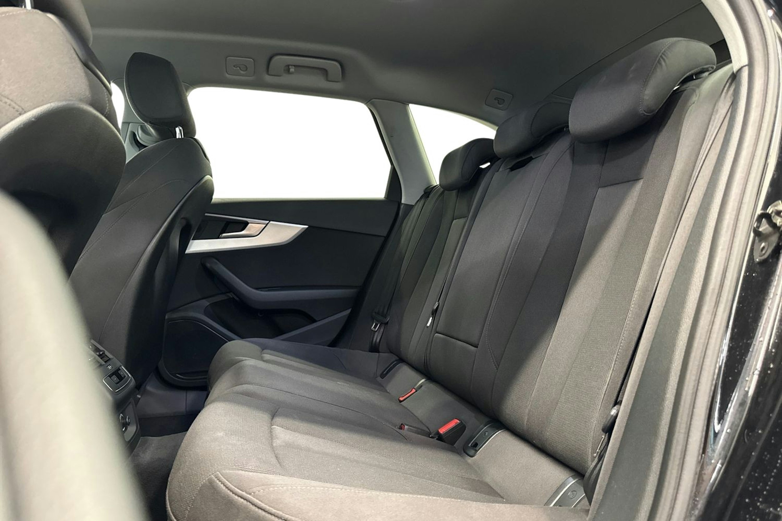 musta Audi A4 2018 kuva 8.