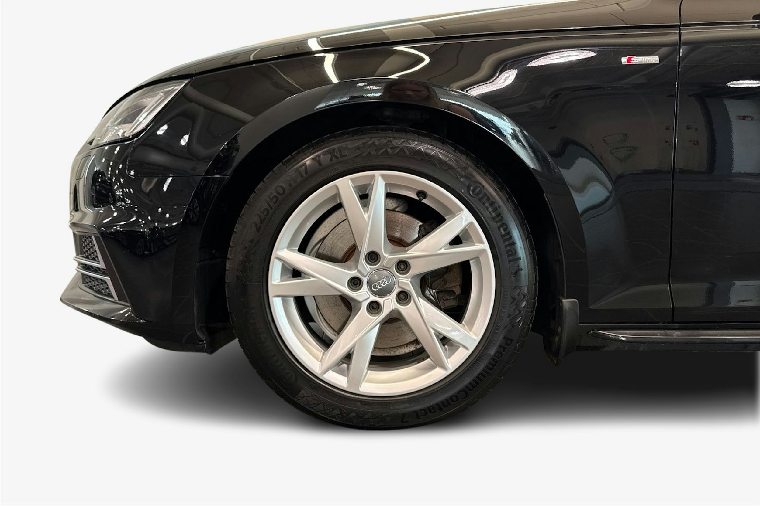 musta Audi A4 2018 kuva 9.