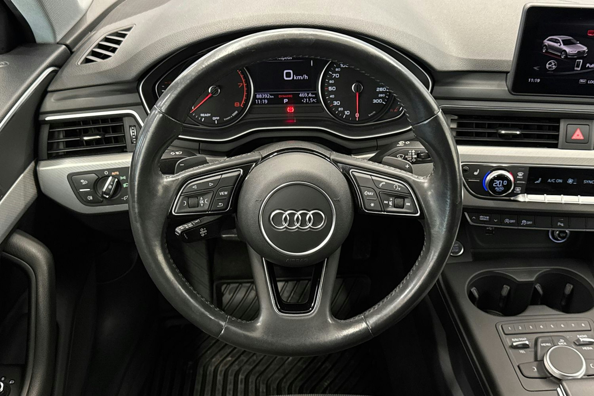 musta Audi A4 2018 kuva 12.