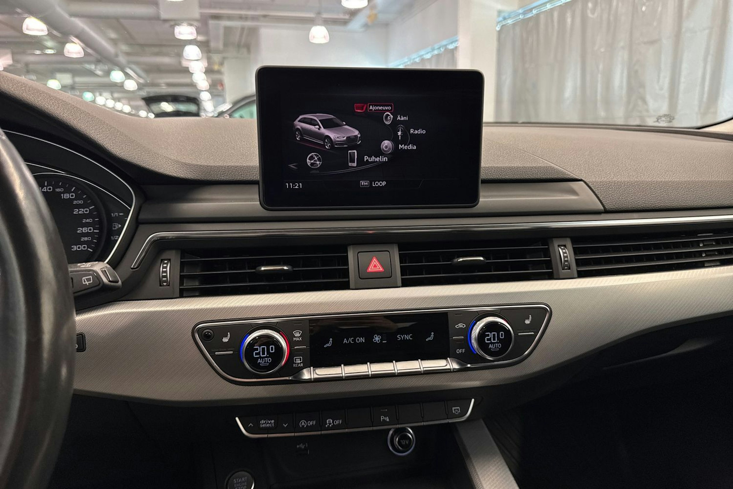 musta Audi A4 2018 kuva 15.