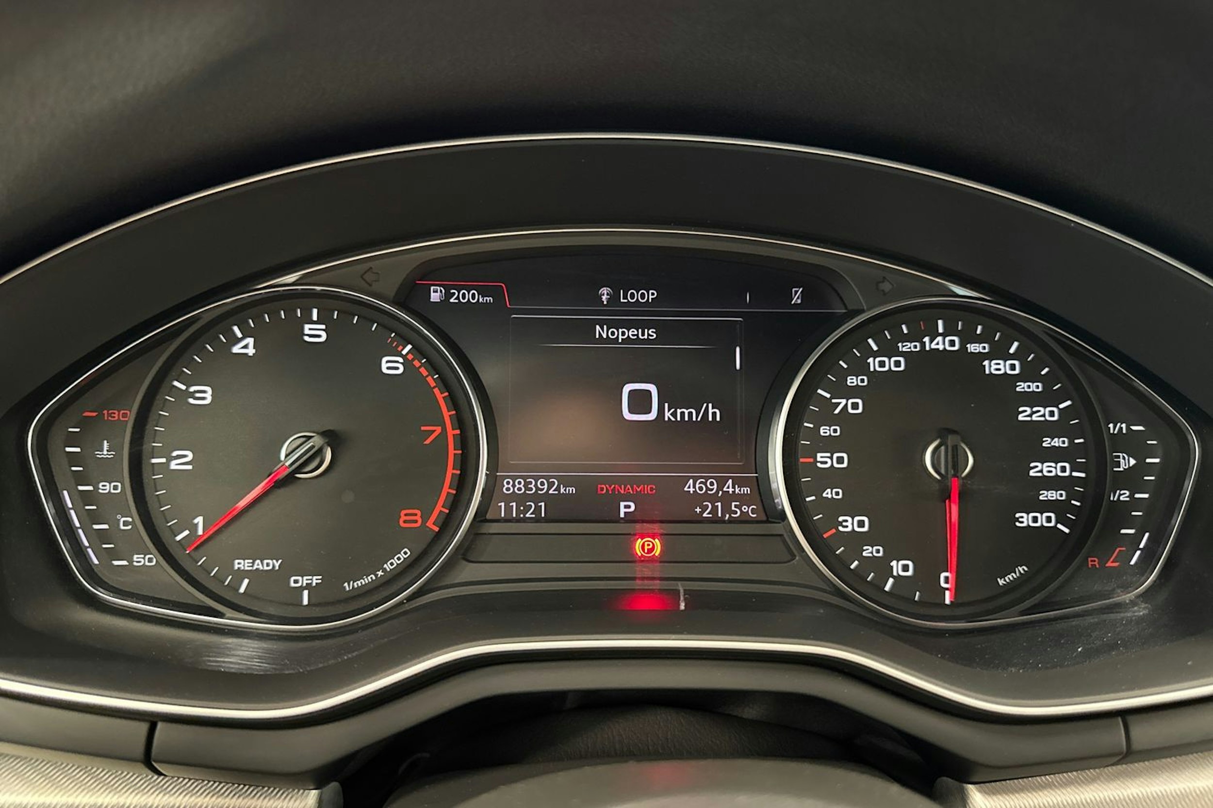 musta Audi A4 2018 kuva 16.
