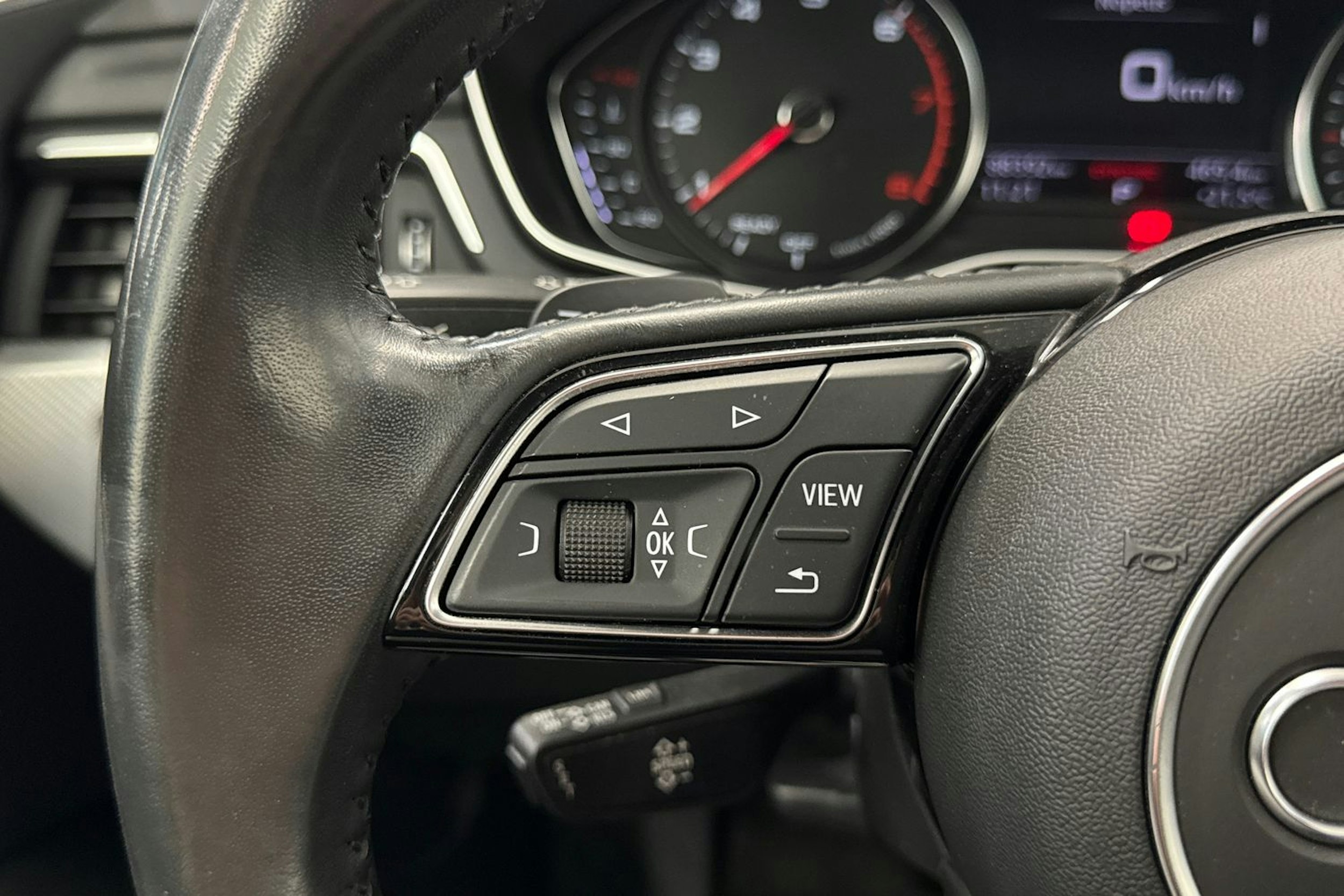 musta Audi A4 2018 kuva 17.