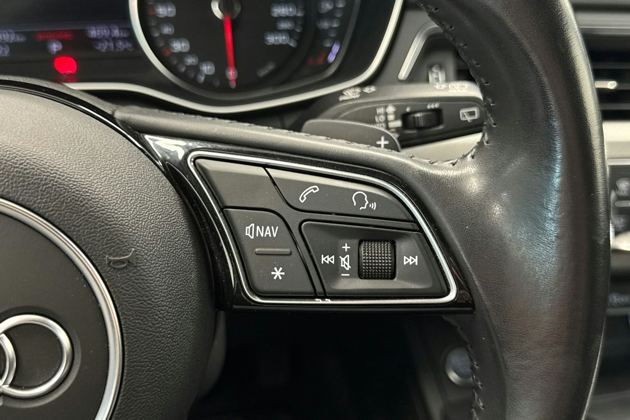 musta Audi A4 2018 kuva 18.