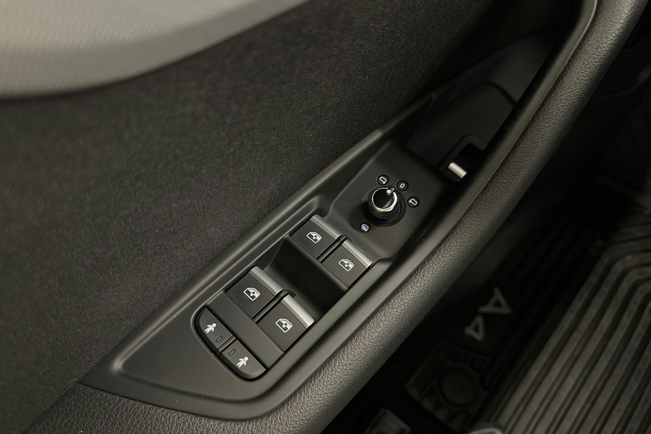 musta Audi A4 2018 kuva 19.