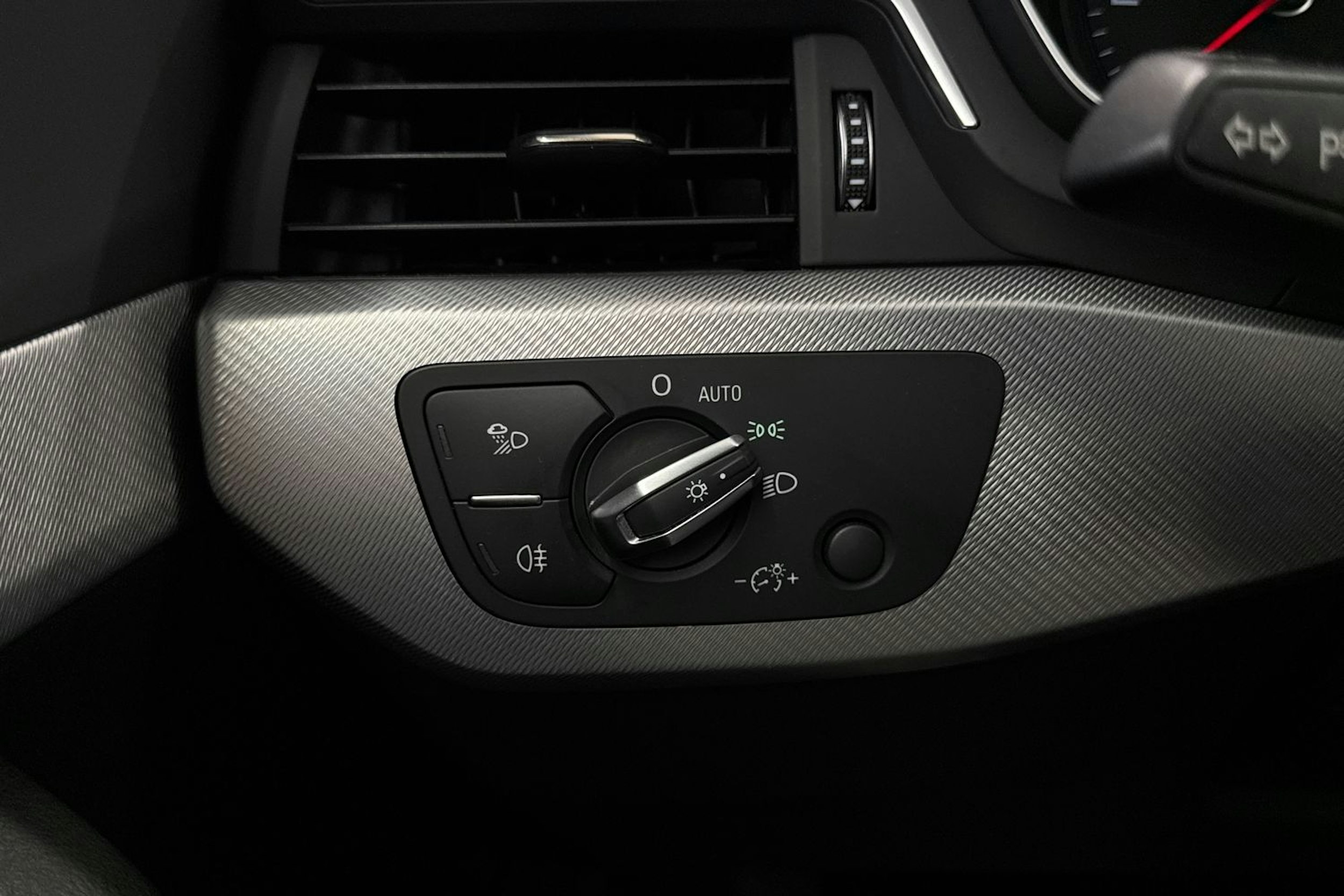 musta Audi A4 2018 kuva 20.