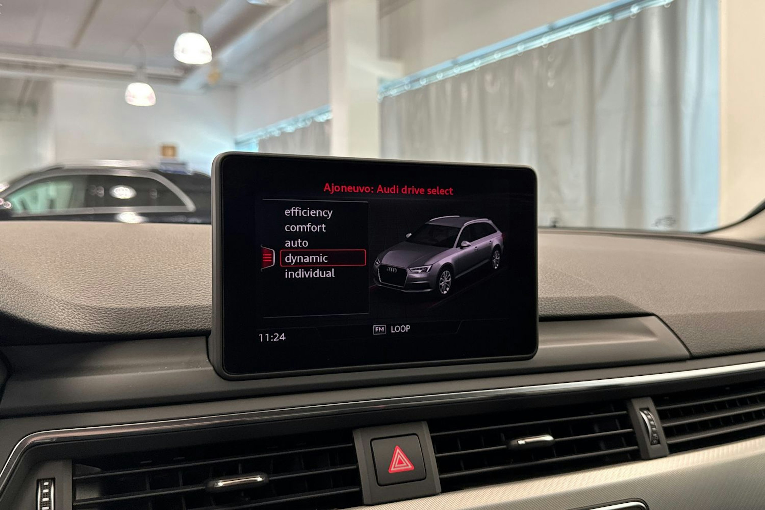 musta Audi A4 2018 kuva 21.