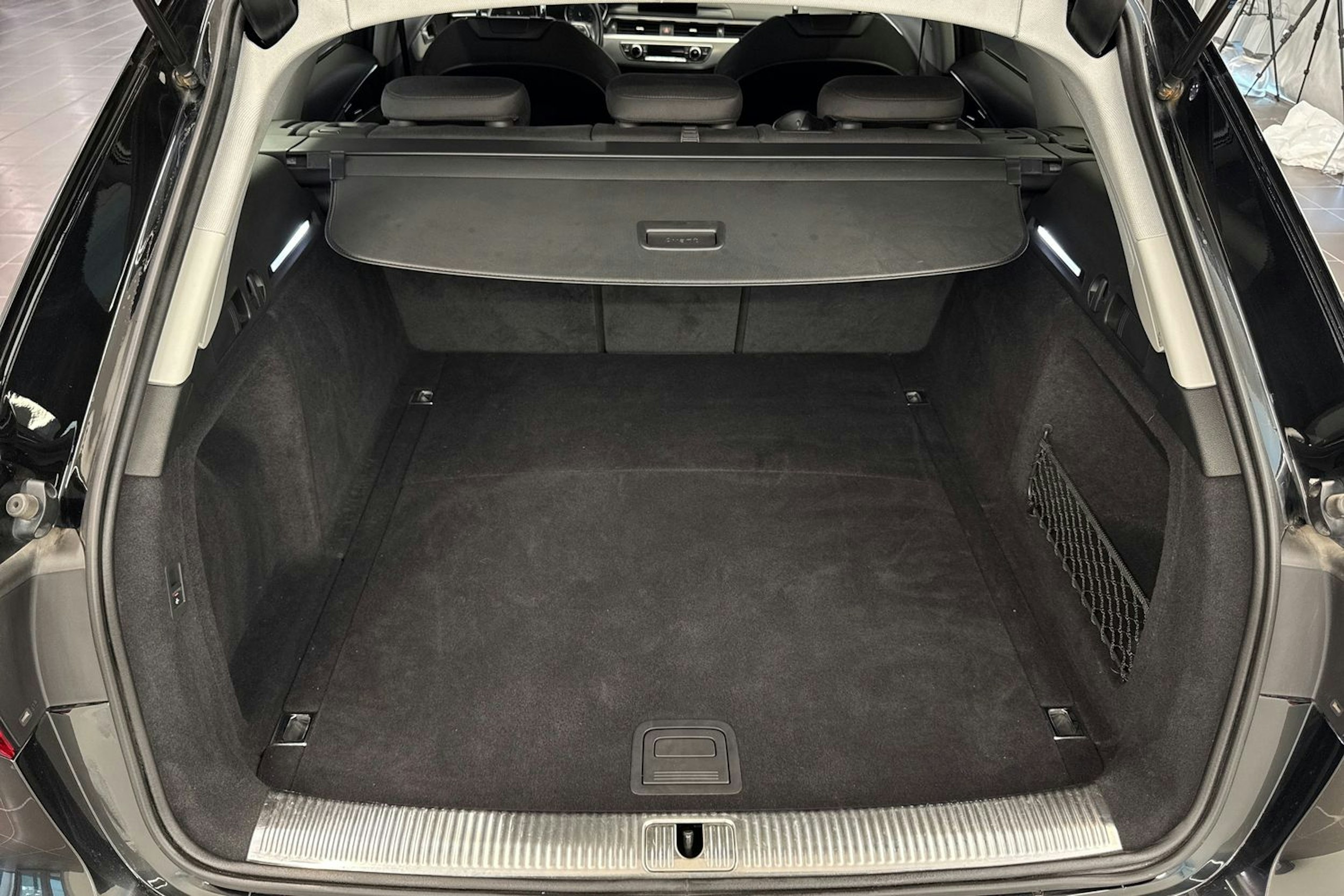 musta Audi A4 2018 kuva 27.