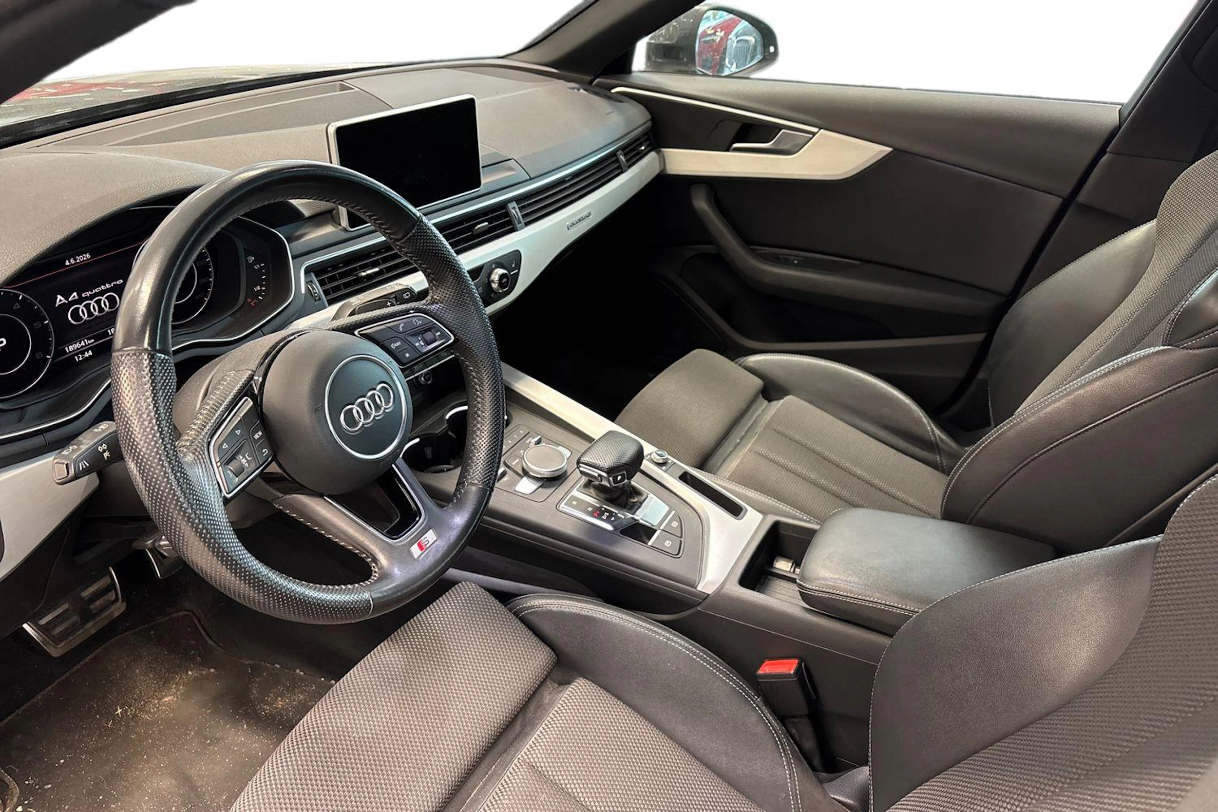 harmaa Audi A4 2018 kuva 3.