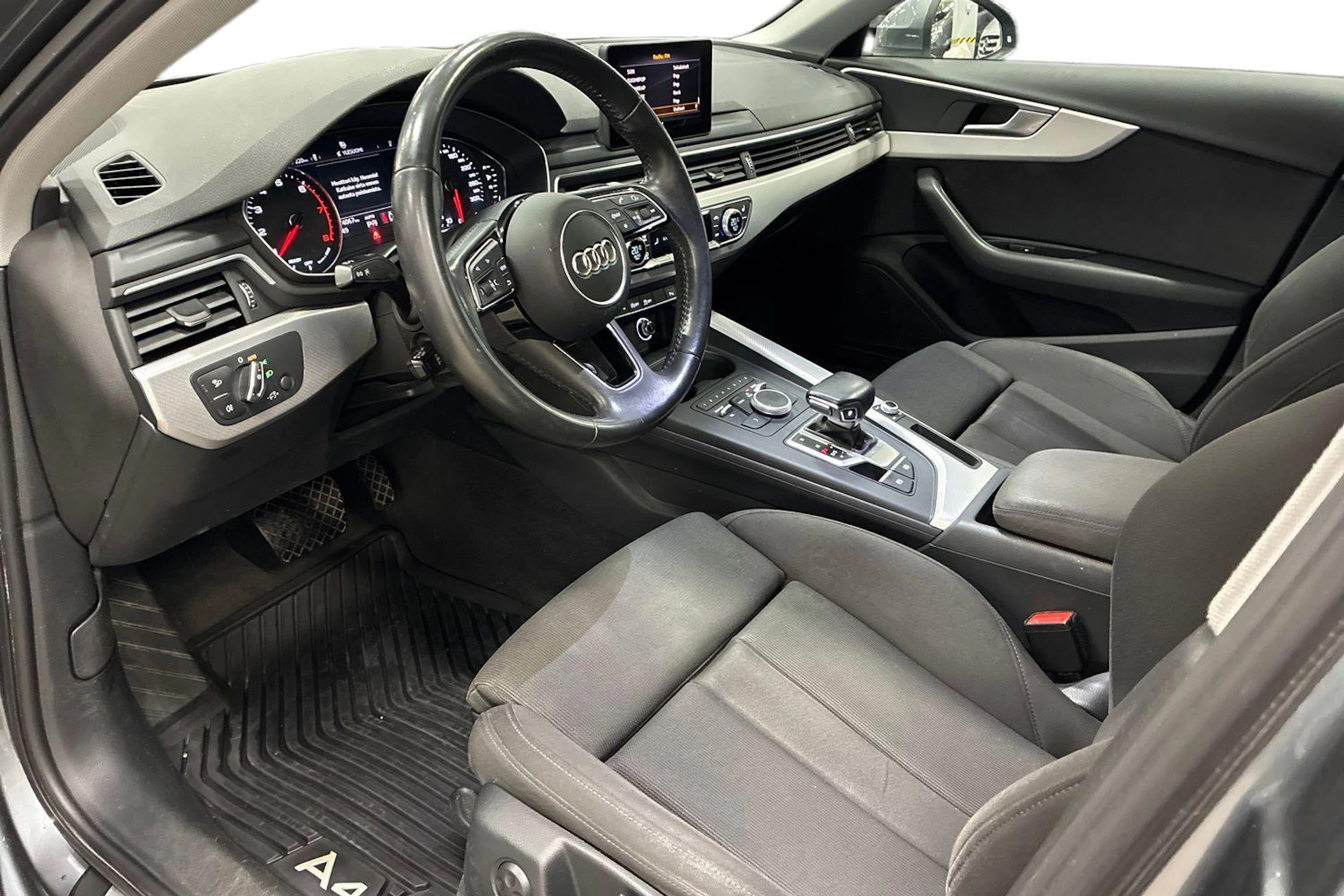 harmaa Audi A4 2018 kuva 6.