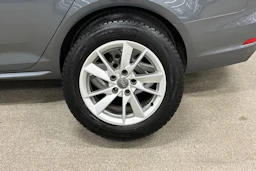 harmaa Audi A4 2018 kuva 10.
