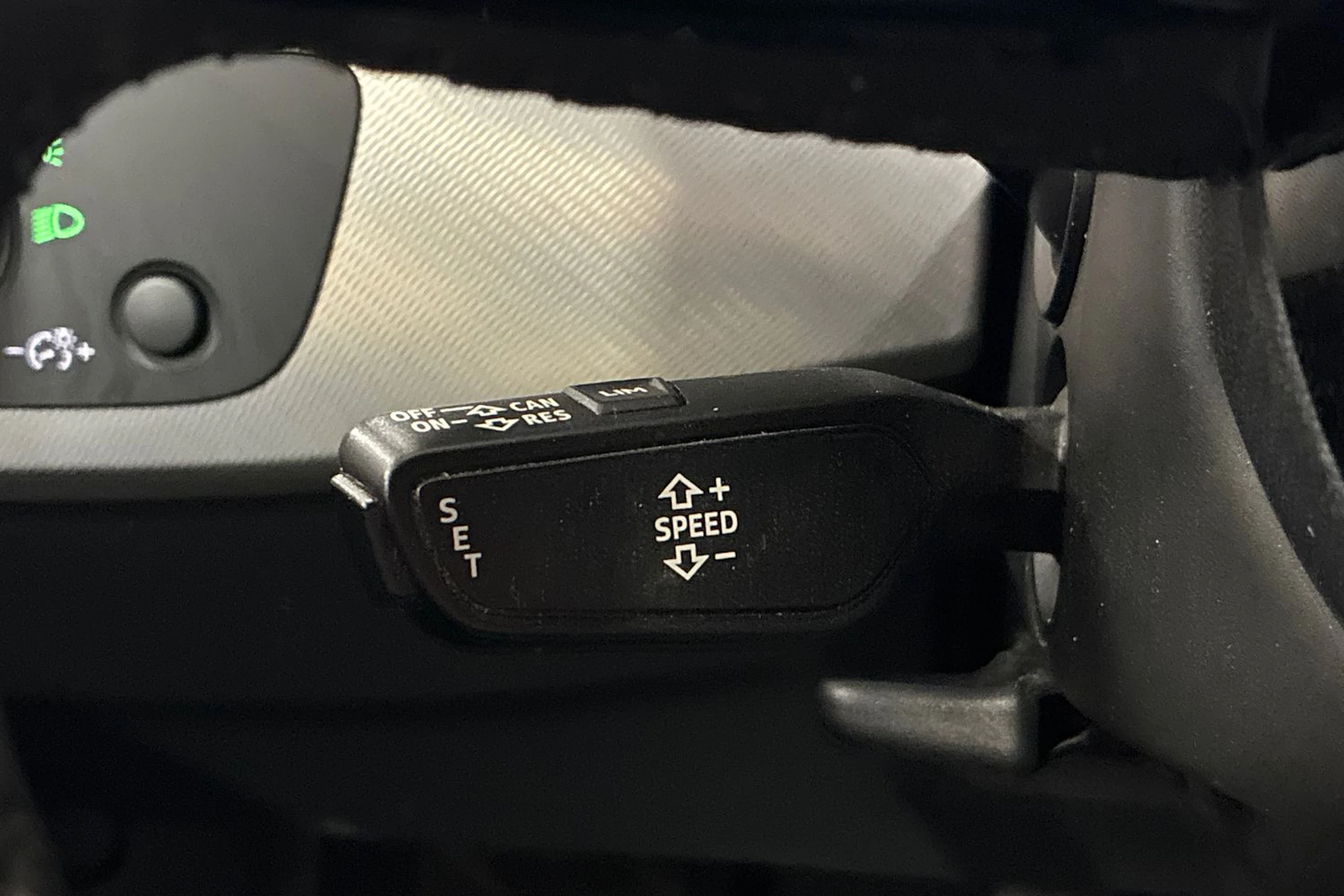 harmaa Audi A4 2018 kuva 15.