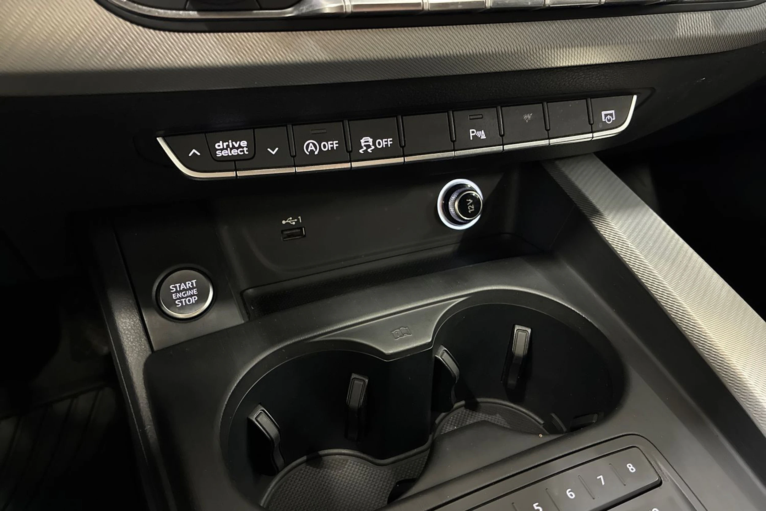 harmaa Audi A4 2018 kuva 19.