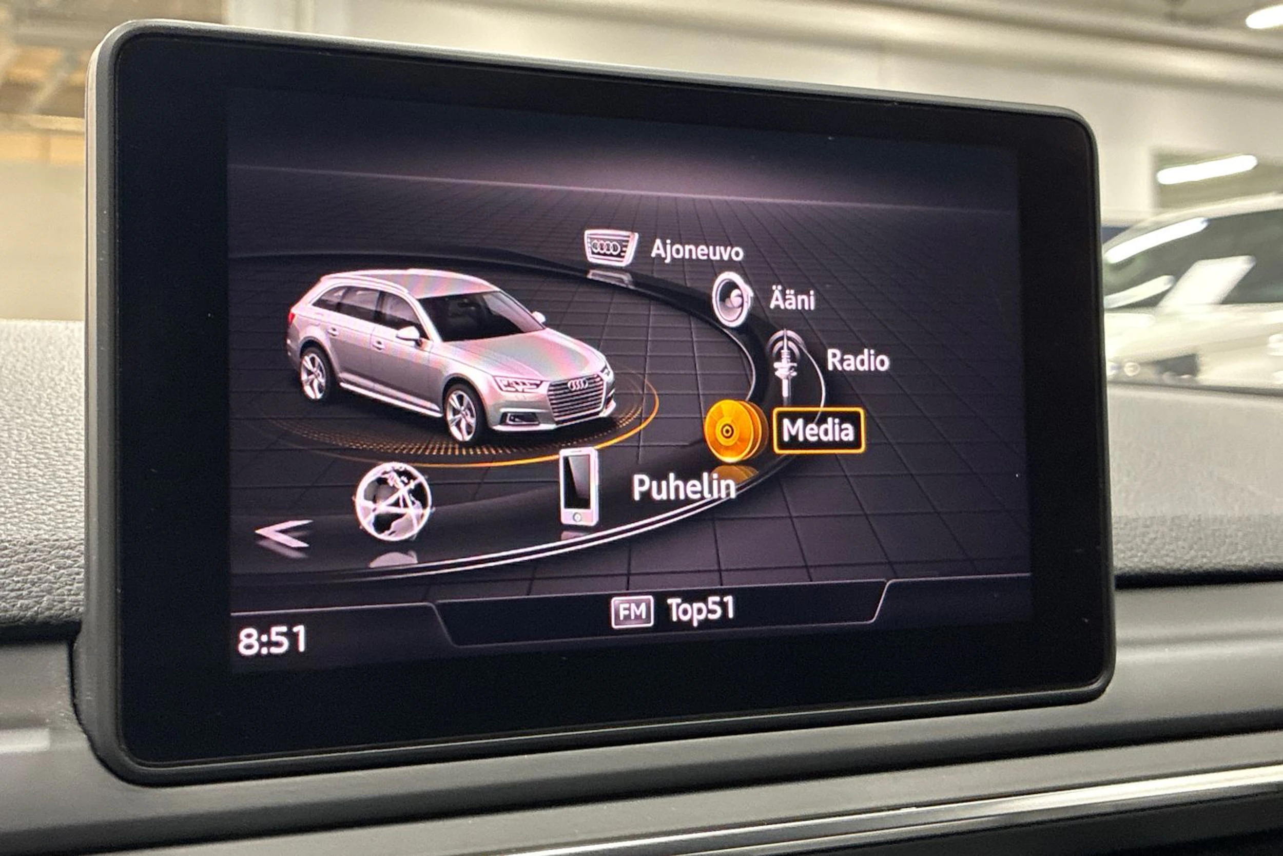 harmaa Audi A4 2018 kuva 21.