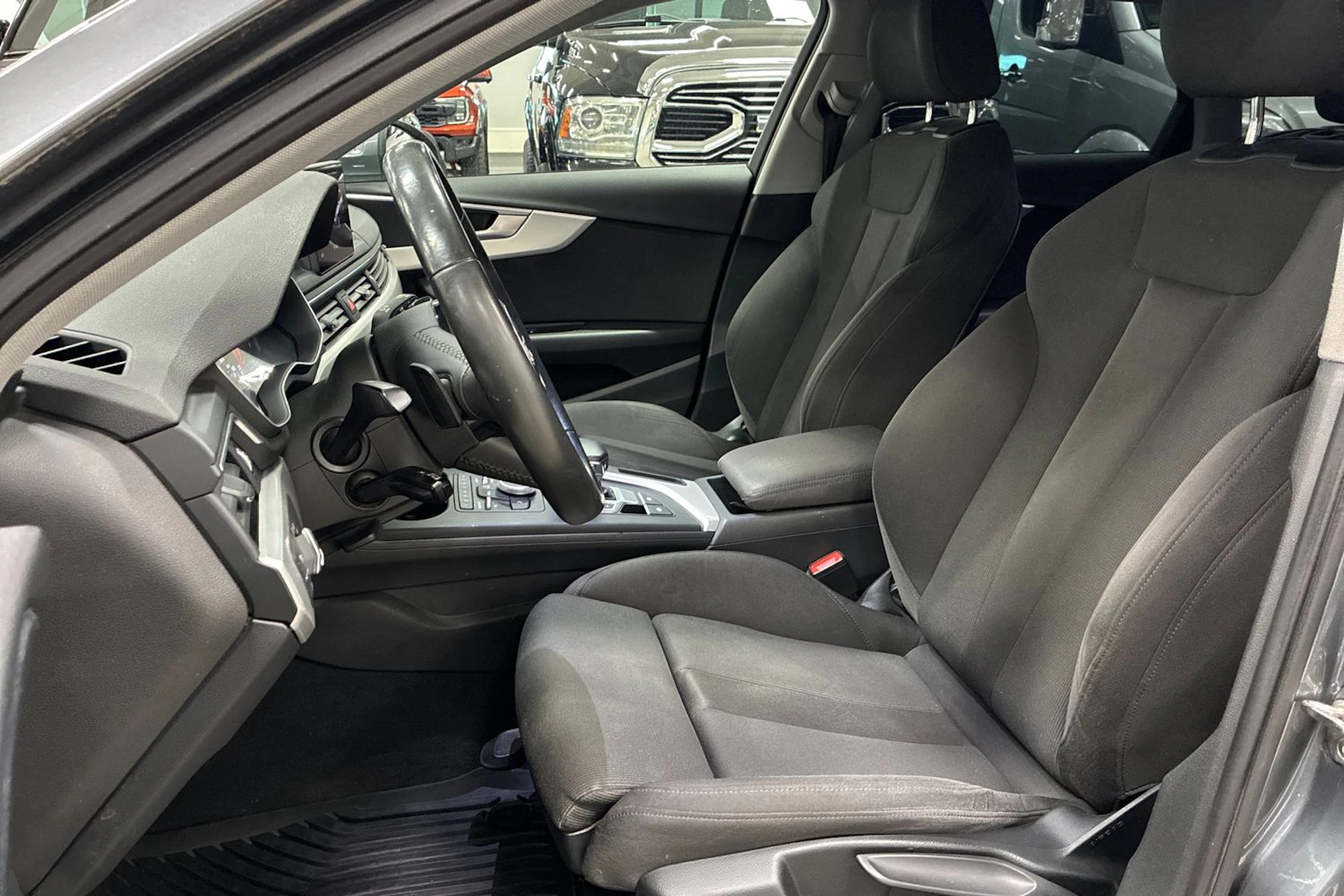 harmaa Audi A4 2018 kuva 25.