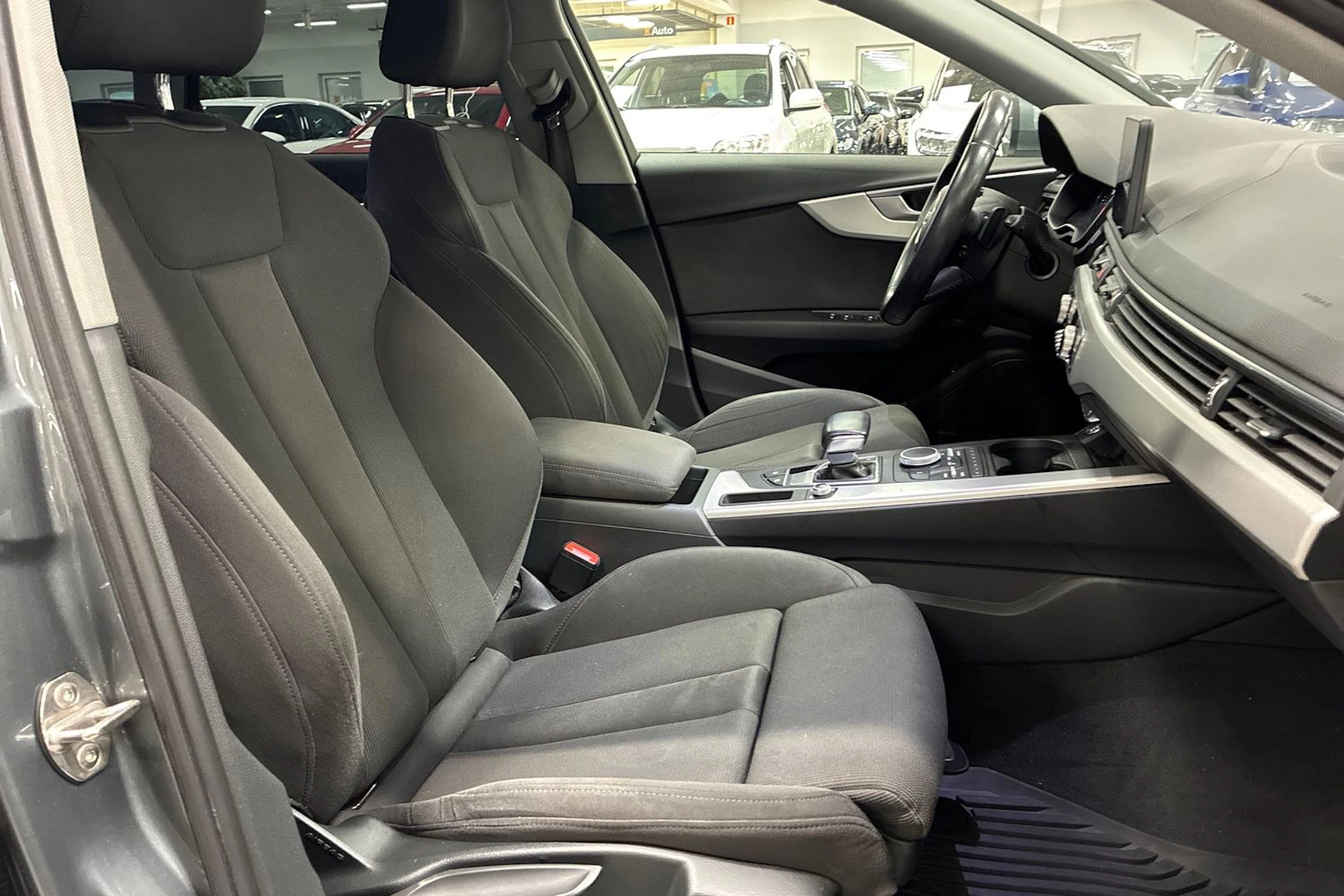 harmaa Audi A4 2018 kuva 30.