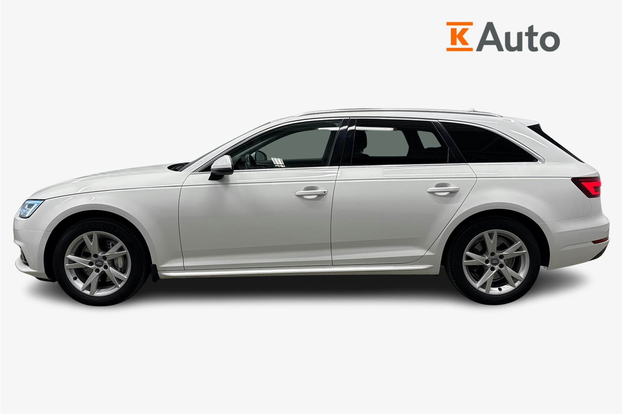 Valkoinen Audi A4 2018 kuva 6.