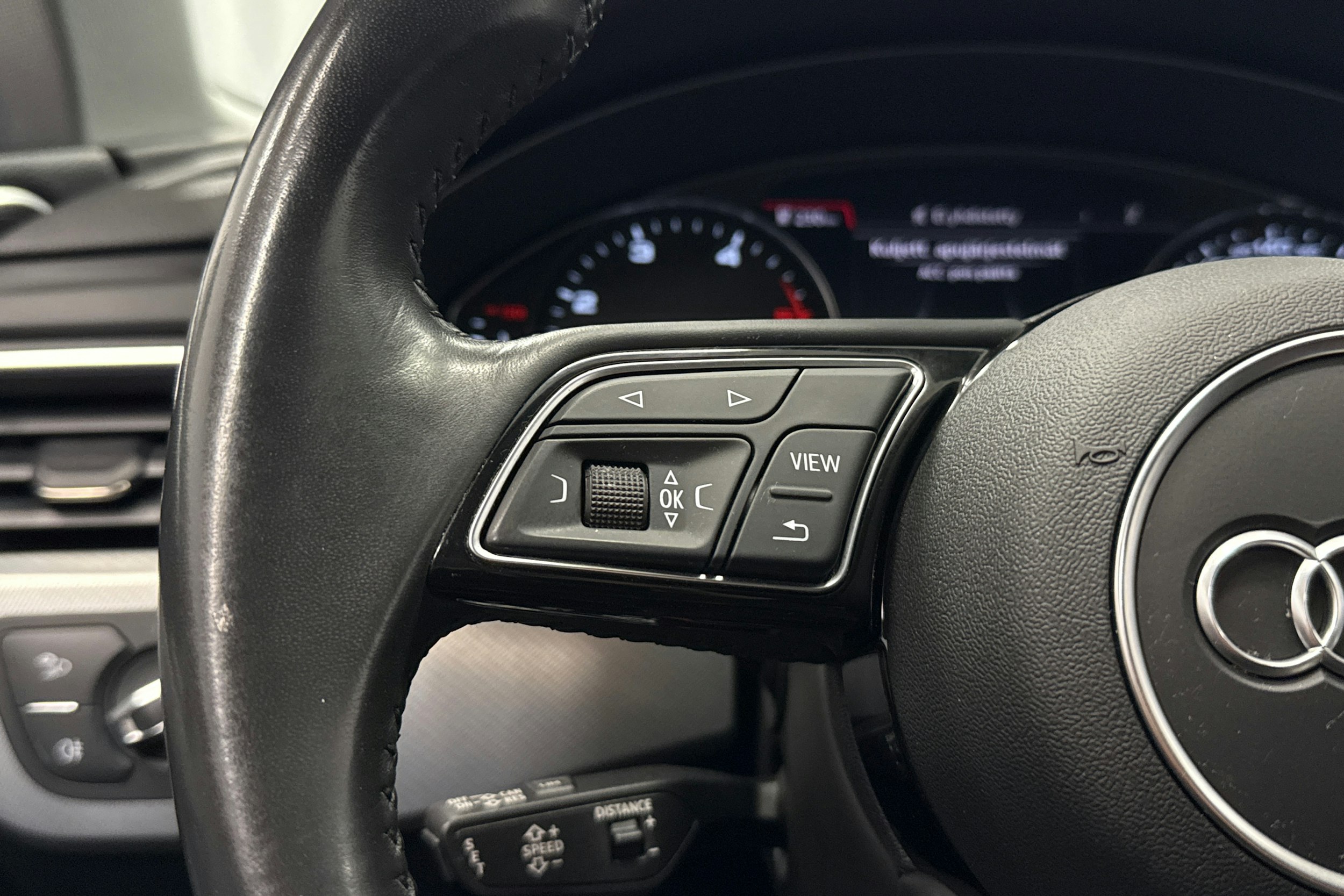 Valkoinen Audi A4 2018 kuva 14.