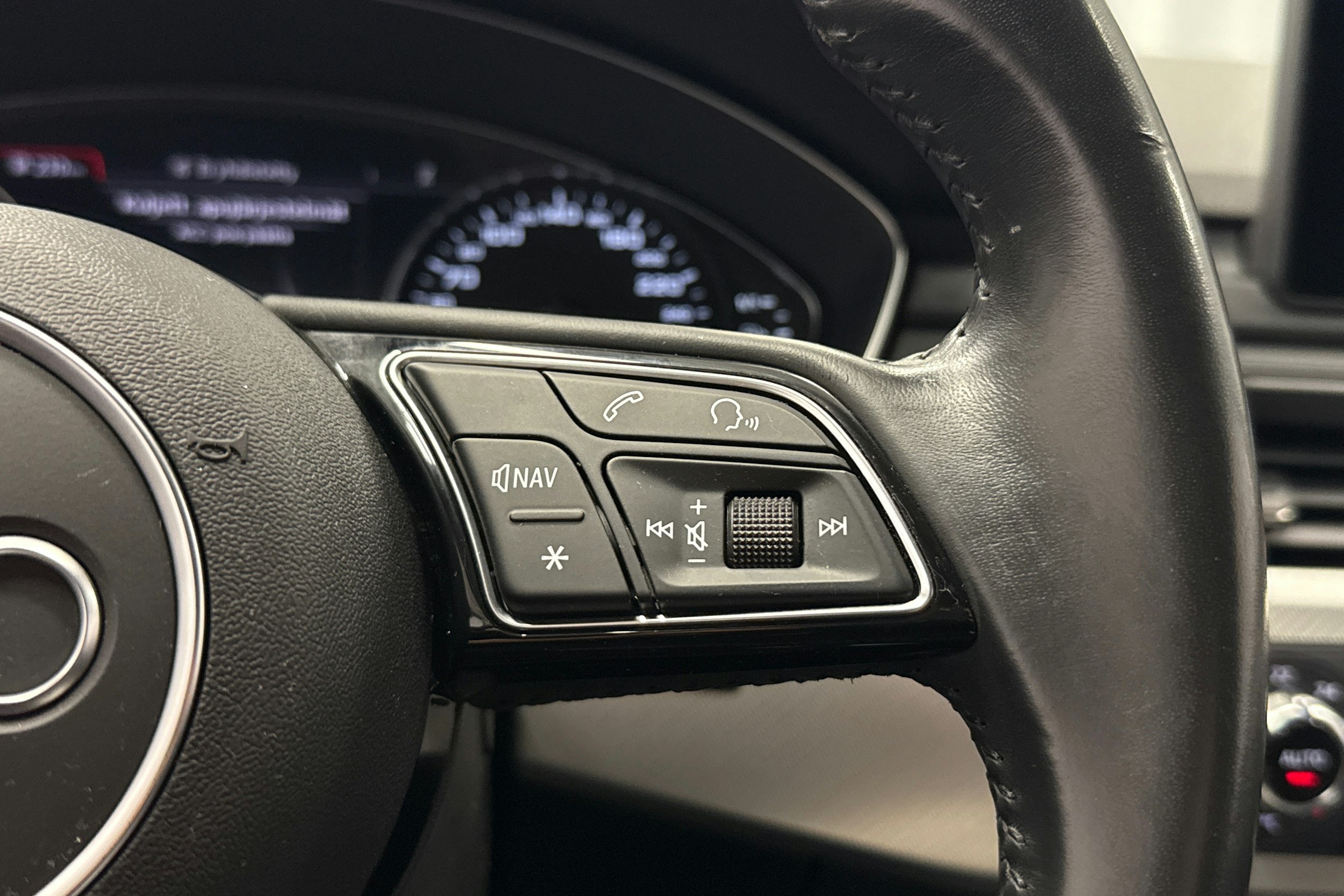 Valkoinen Audi A4 2018 kuva 15.