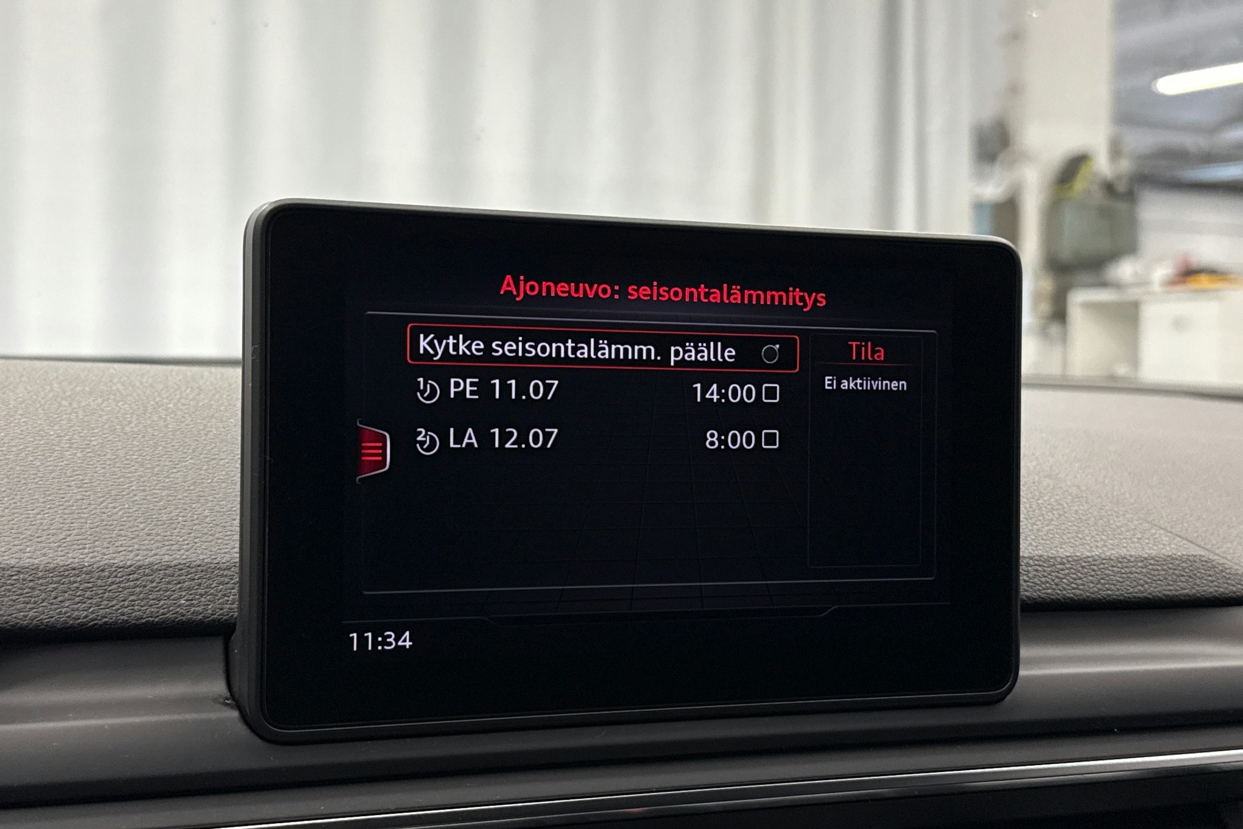 Valkoinen Audi A4 2018 kuva 21.