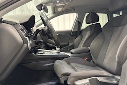 Valkoinen Audi A4 2018 kuva 26.