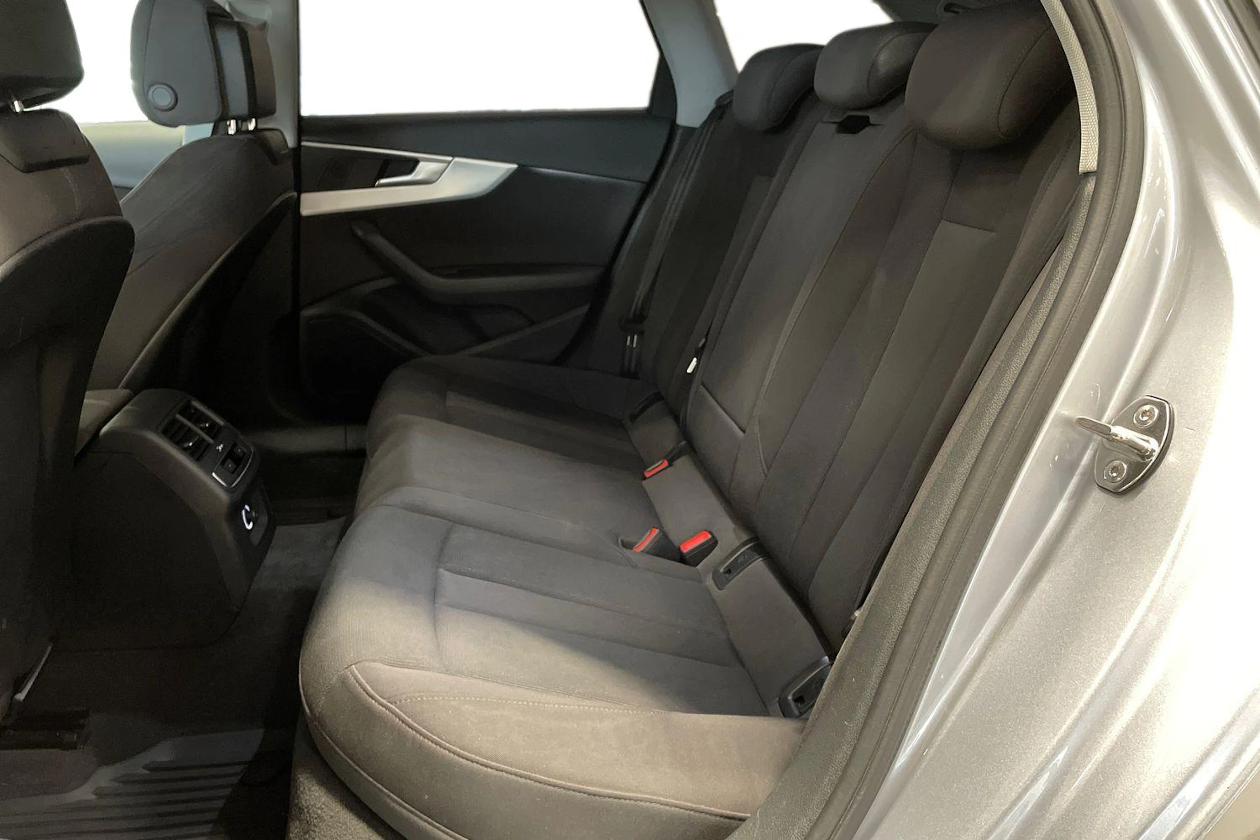 hopea Audi A4 2018 kuva 8.