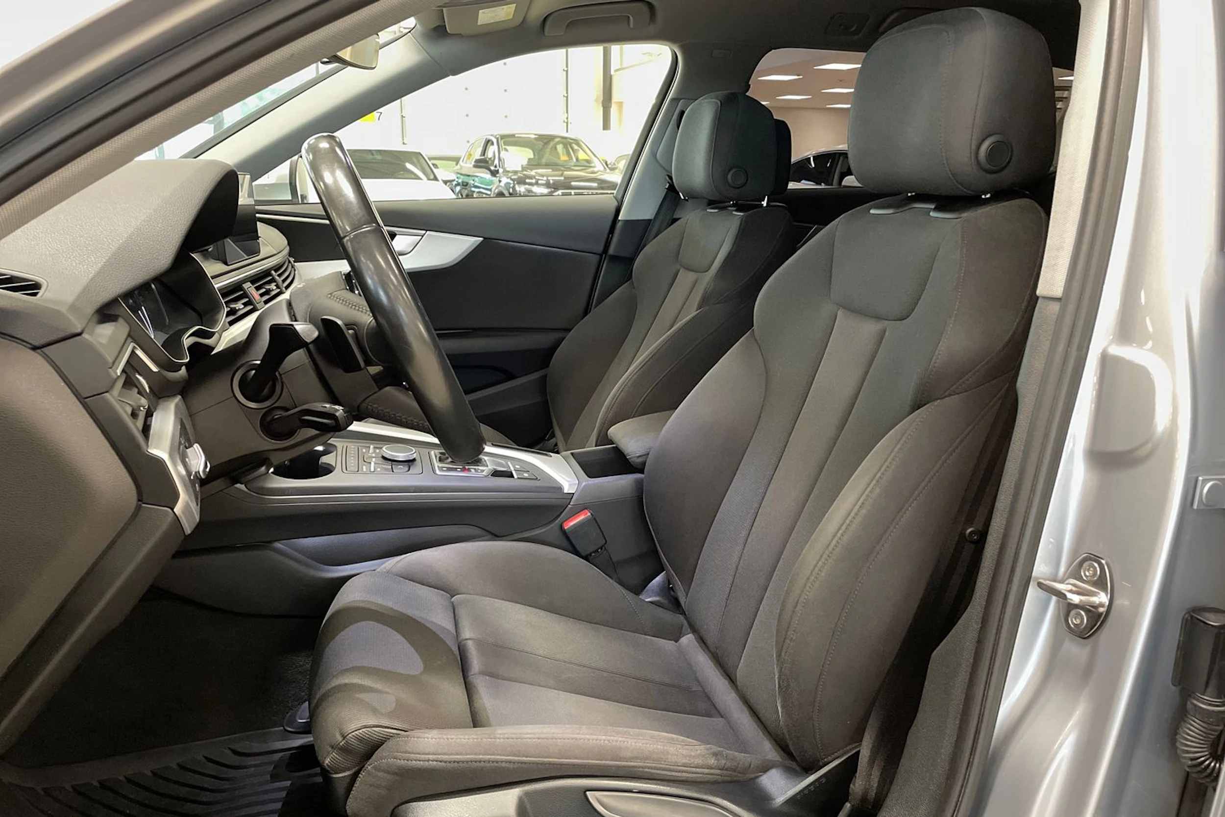 hopea Audi A4 2018 kuva 11.