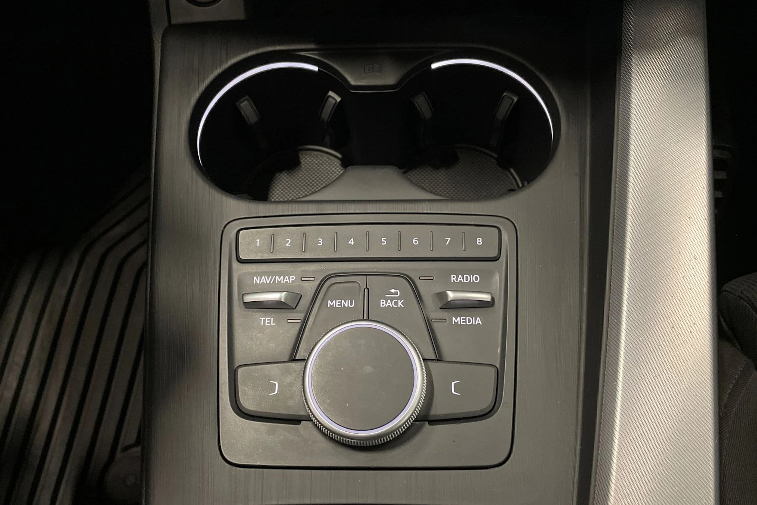 hopea Audi A4 2018 kuva 24.