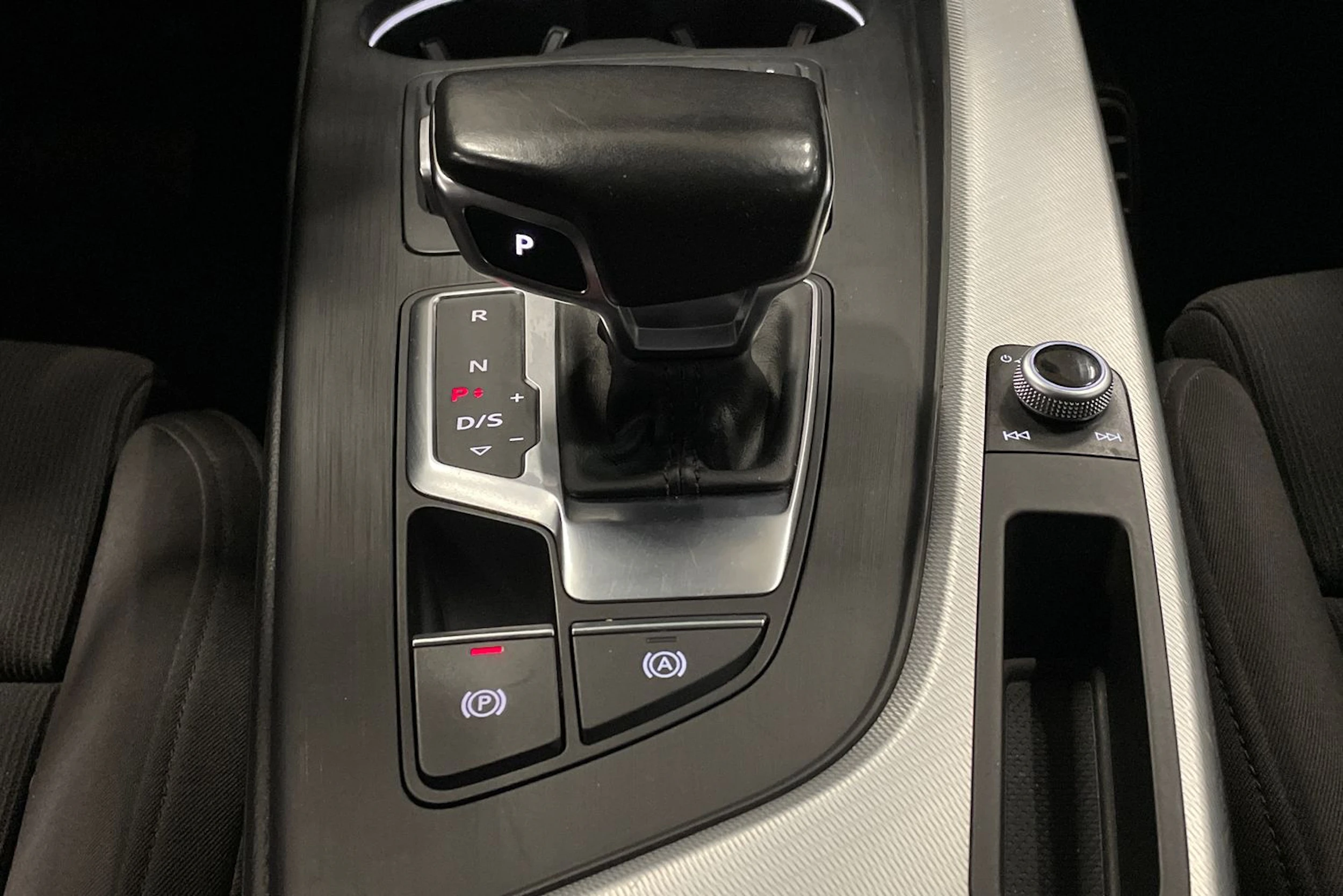 hopea Audi A4 2018 kuva 25.