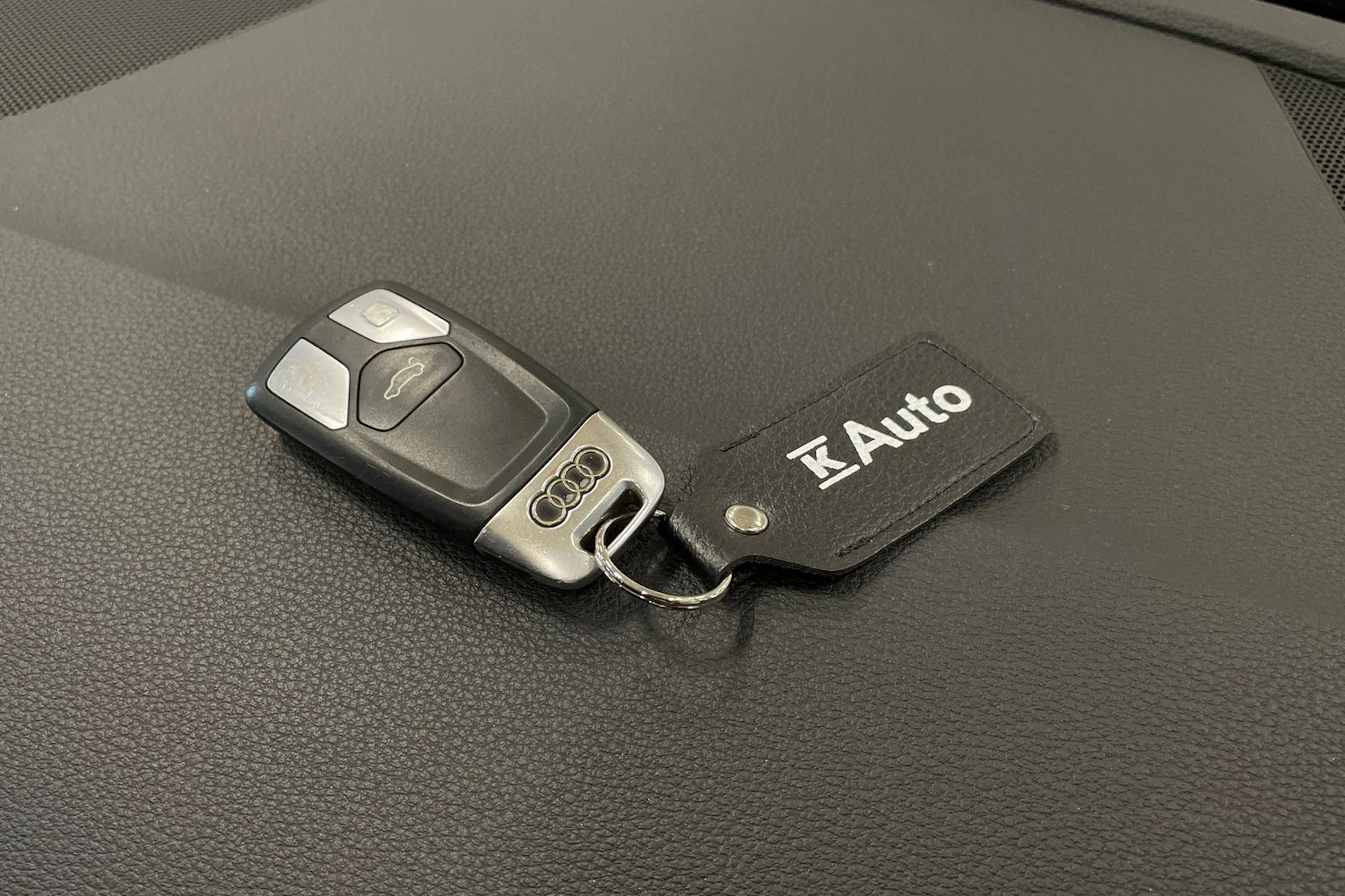 hopea Audi A4 2018 kuva 33.