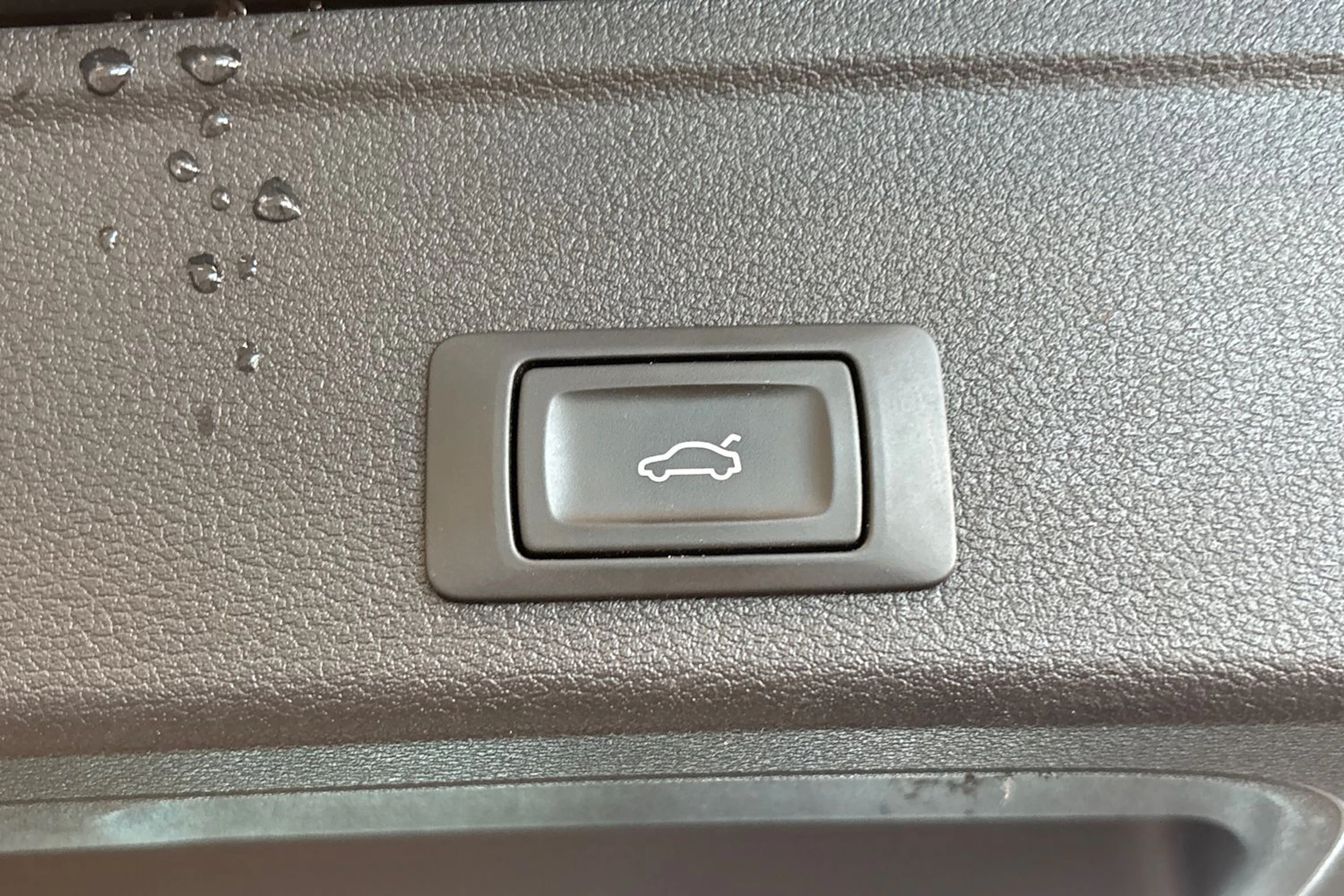 Musta Audi A4 2018 kuva 4.