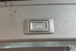 Musta Audi A4 2018 kuva 4.