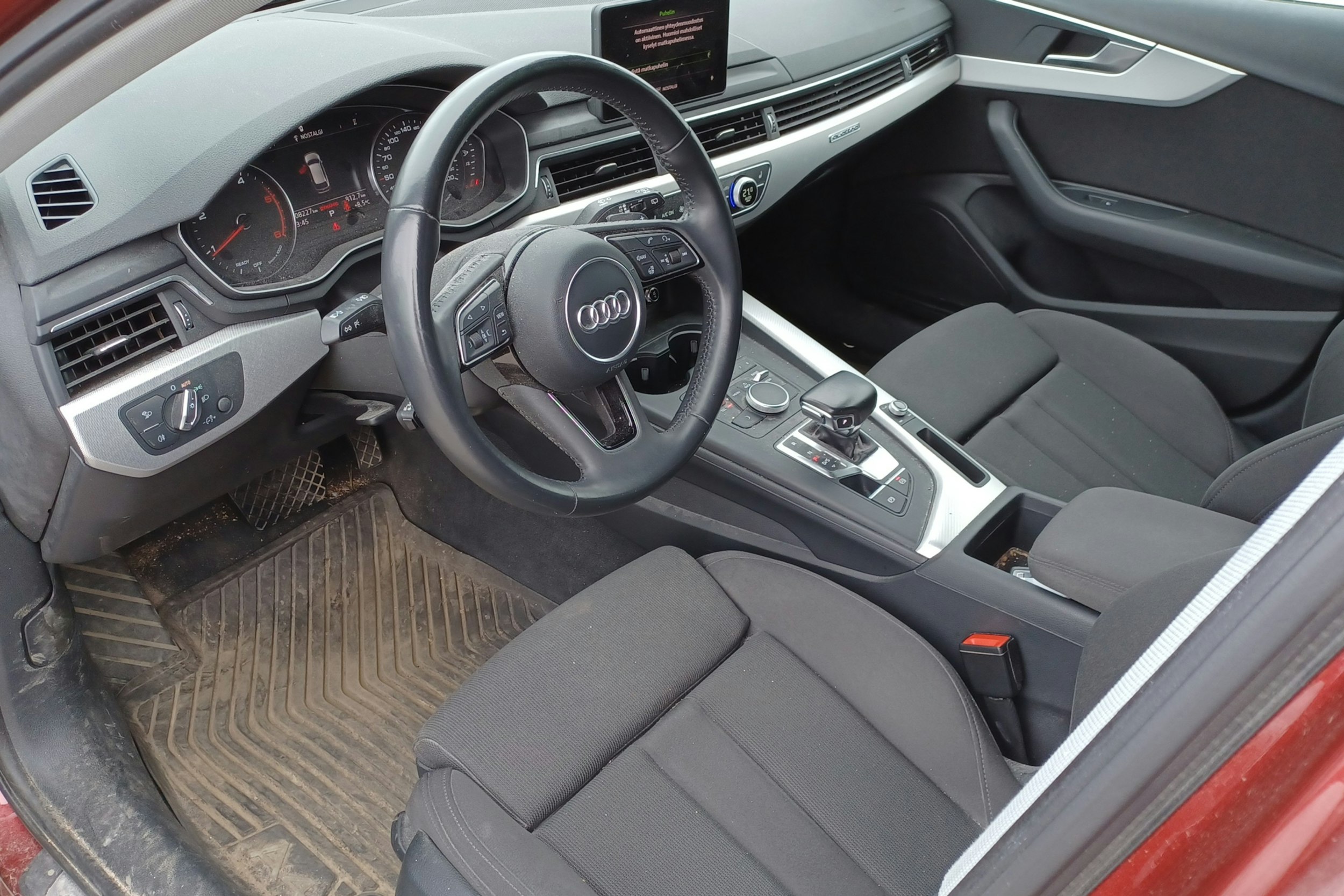 Valkoinen Audi A4 2018 kuva 3.