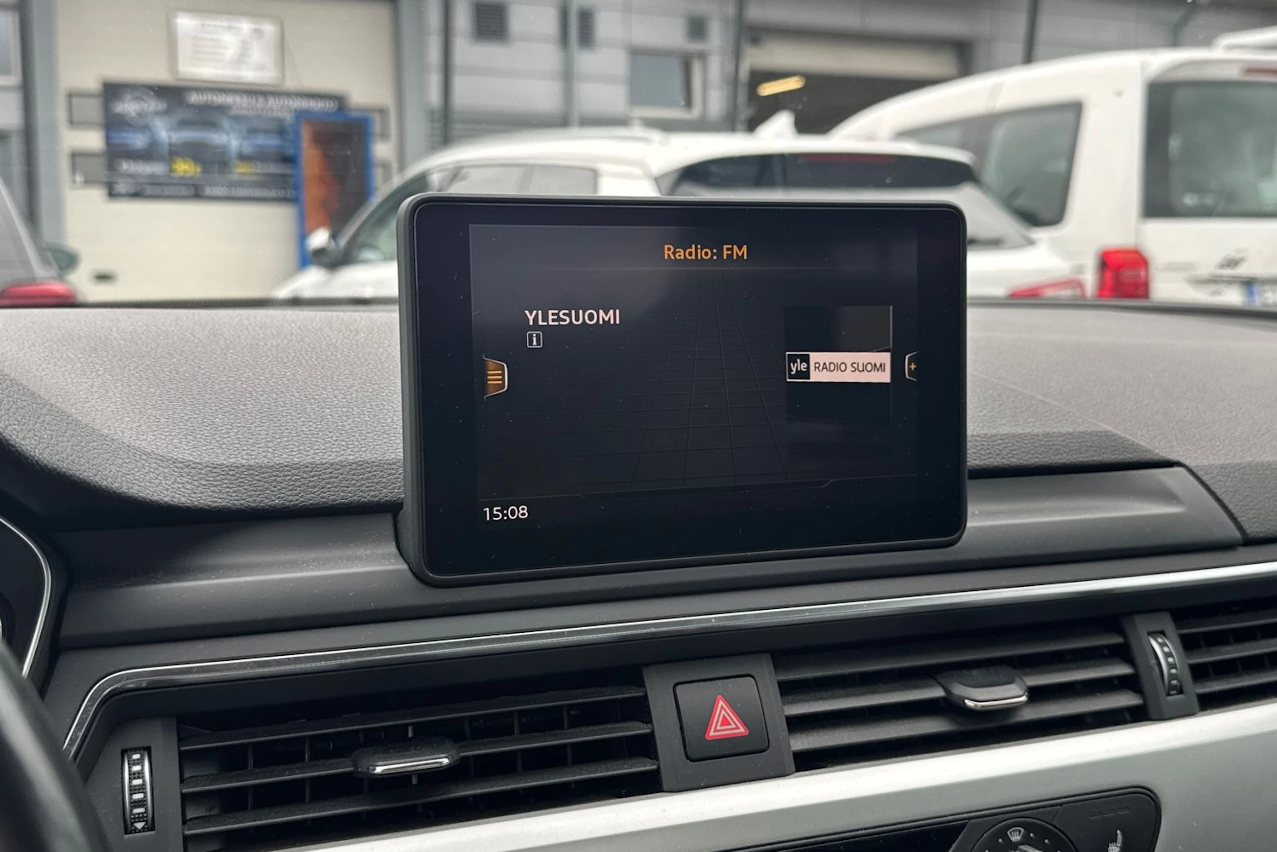 vihreä Audi A4 2018 kuva 6.