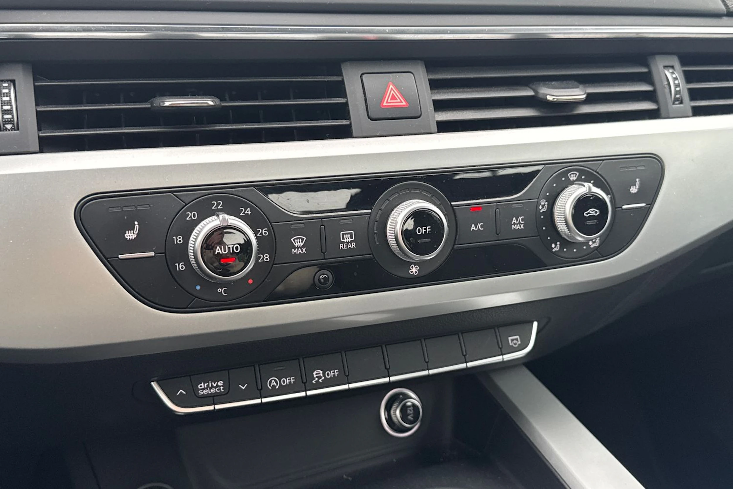 vihreä Audi A4 2018 kuva 7.