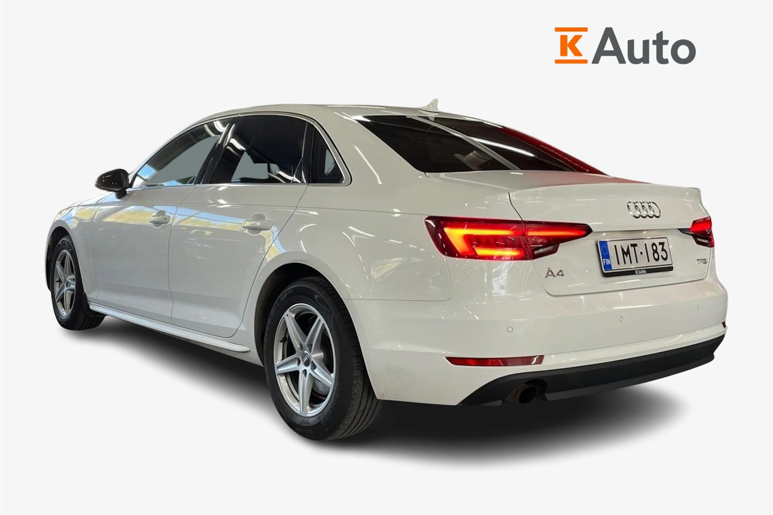 Valkoinen Audi A4 2018 kuva 2.