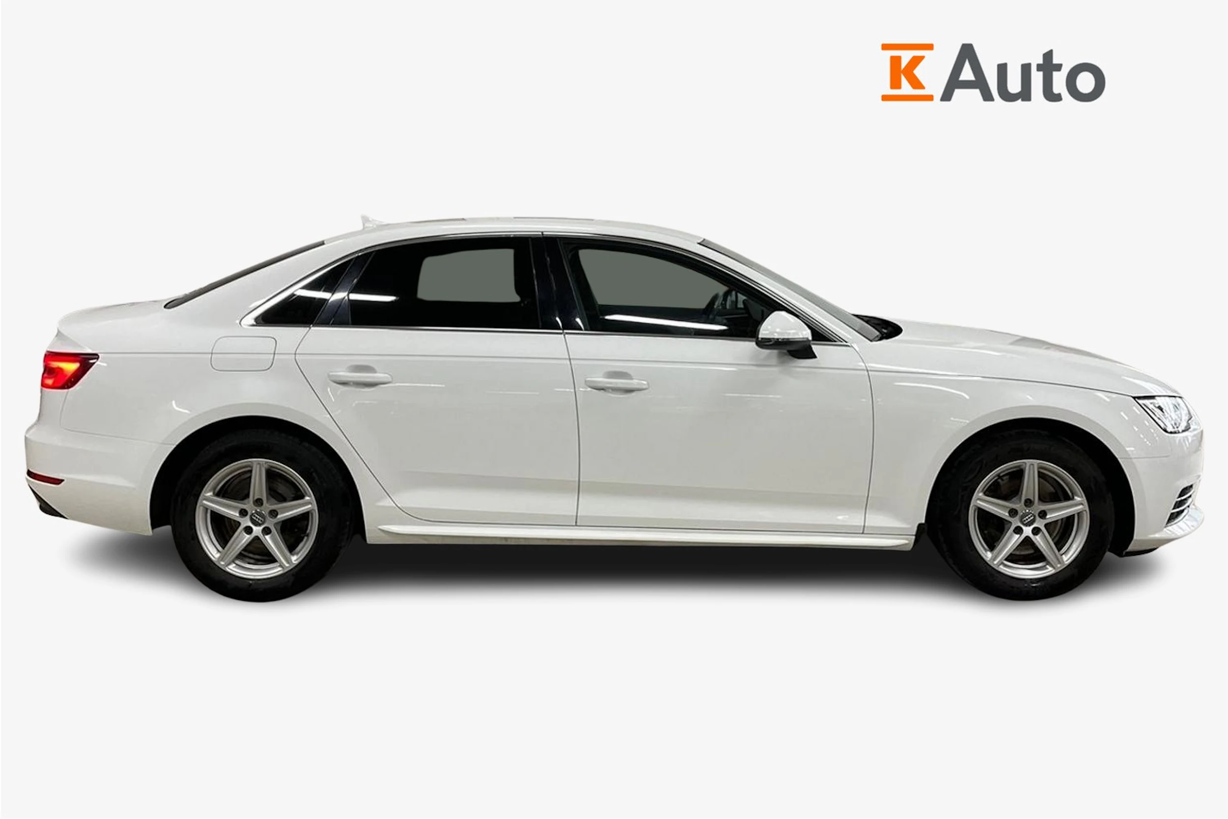 Valkoinen Audi A4 2018 kuva 7.