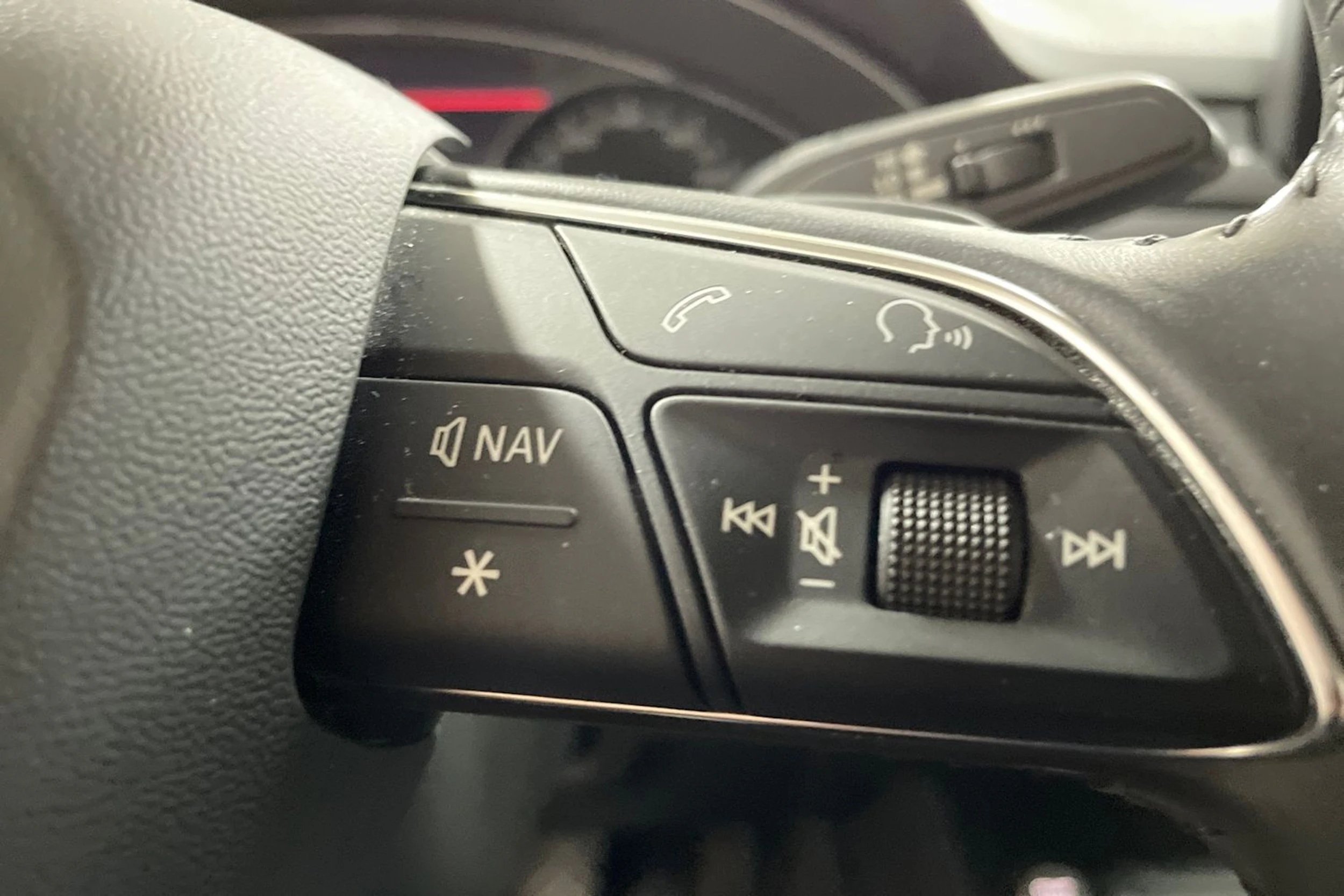 Valkoinen Audi A4 2018 kuva 15.