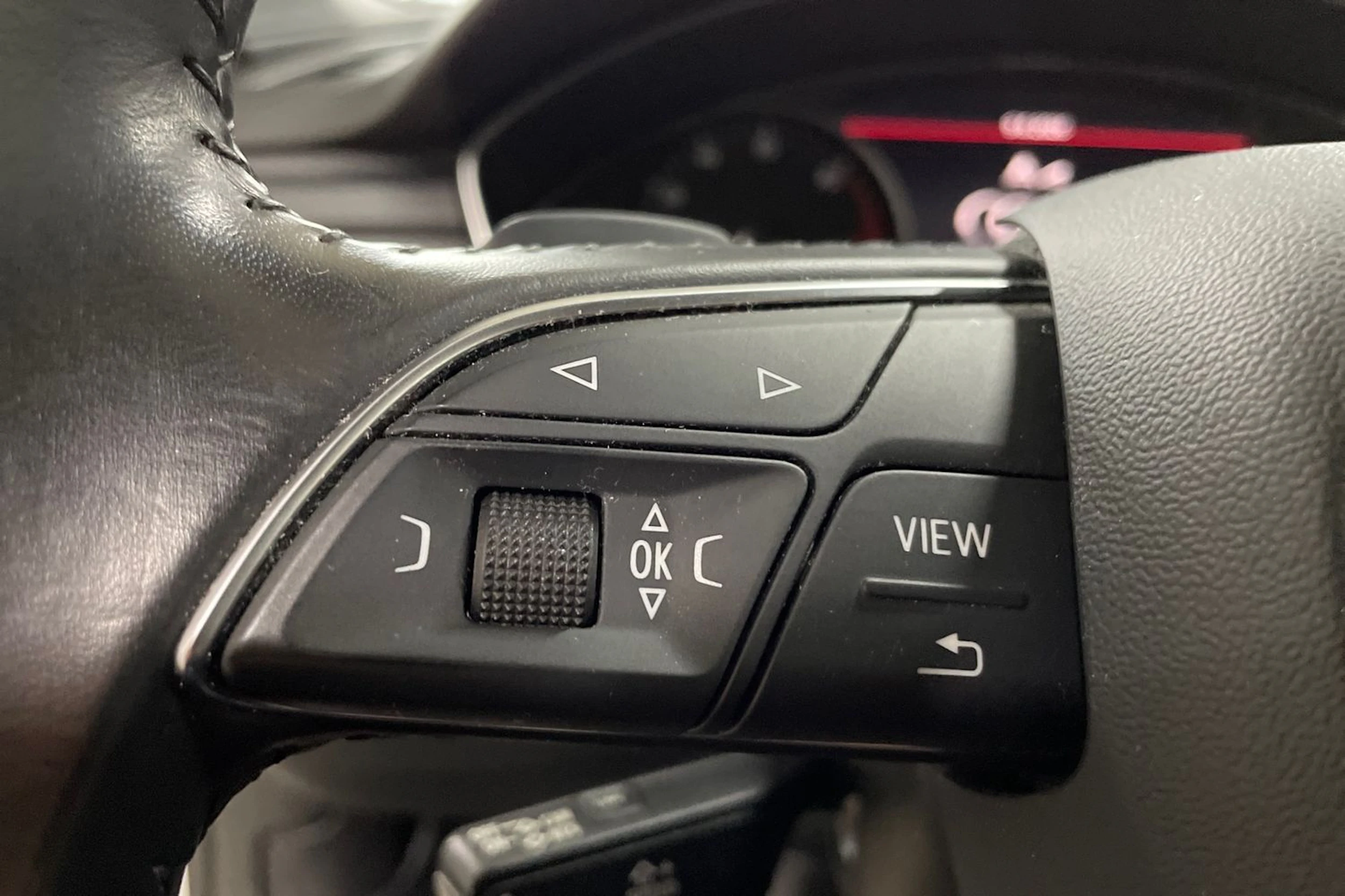 Valkoinen Audi A4 2018 kuva 16.