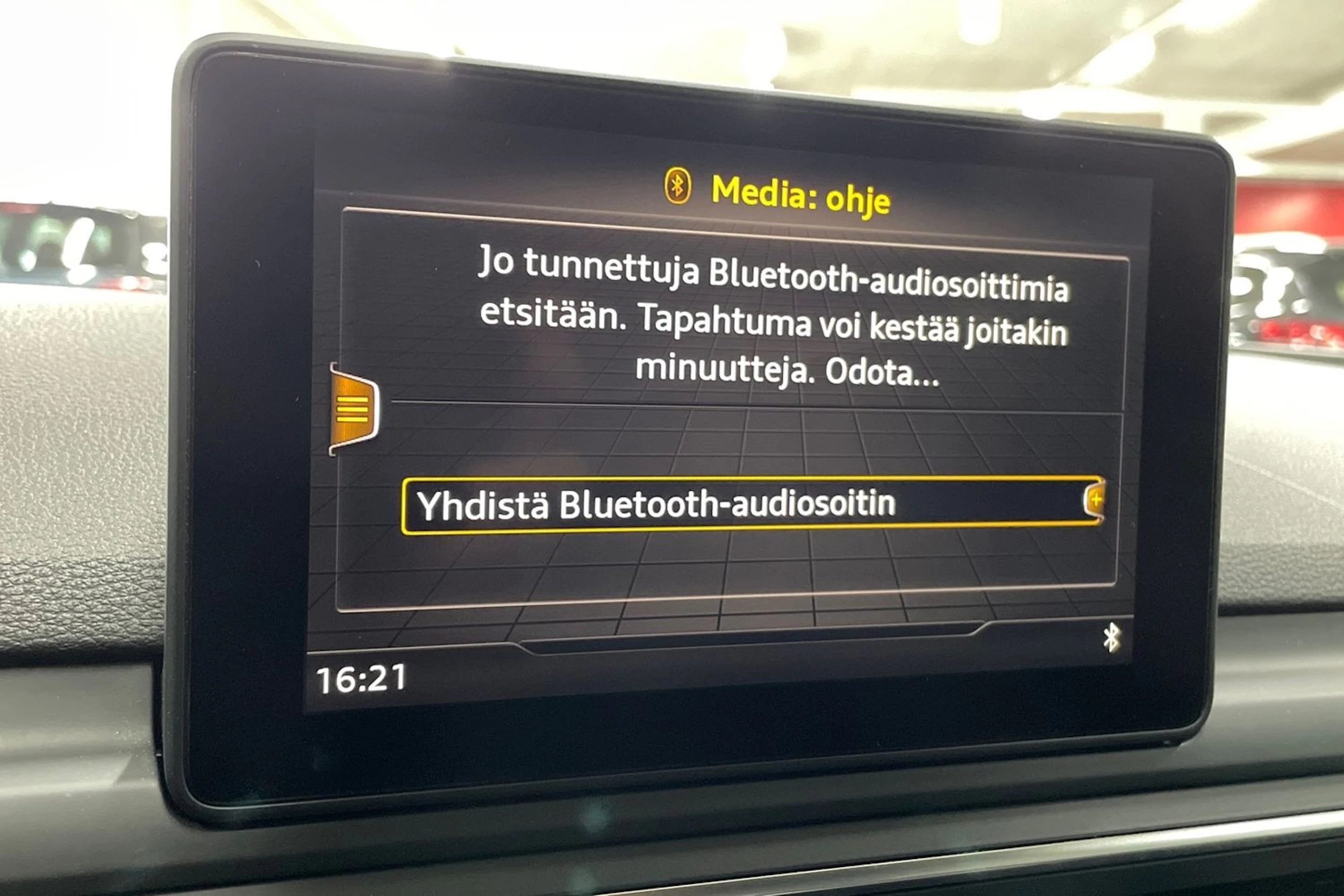 Valkoinen Audi A4 2018 kuva 17.