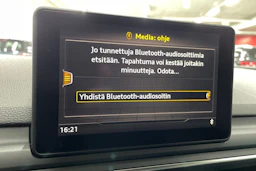 Valkoinen Audi A4 2018 kuva 17.