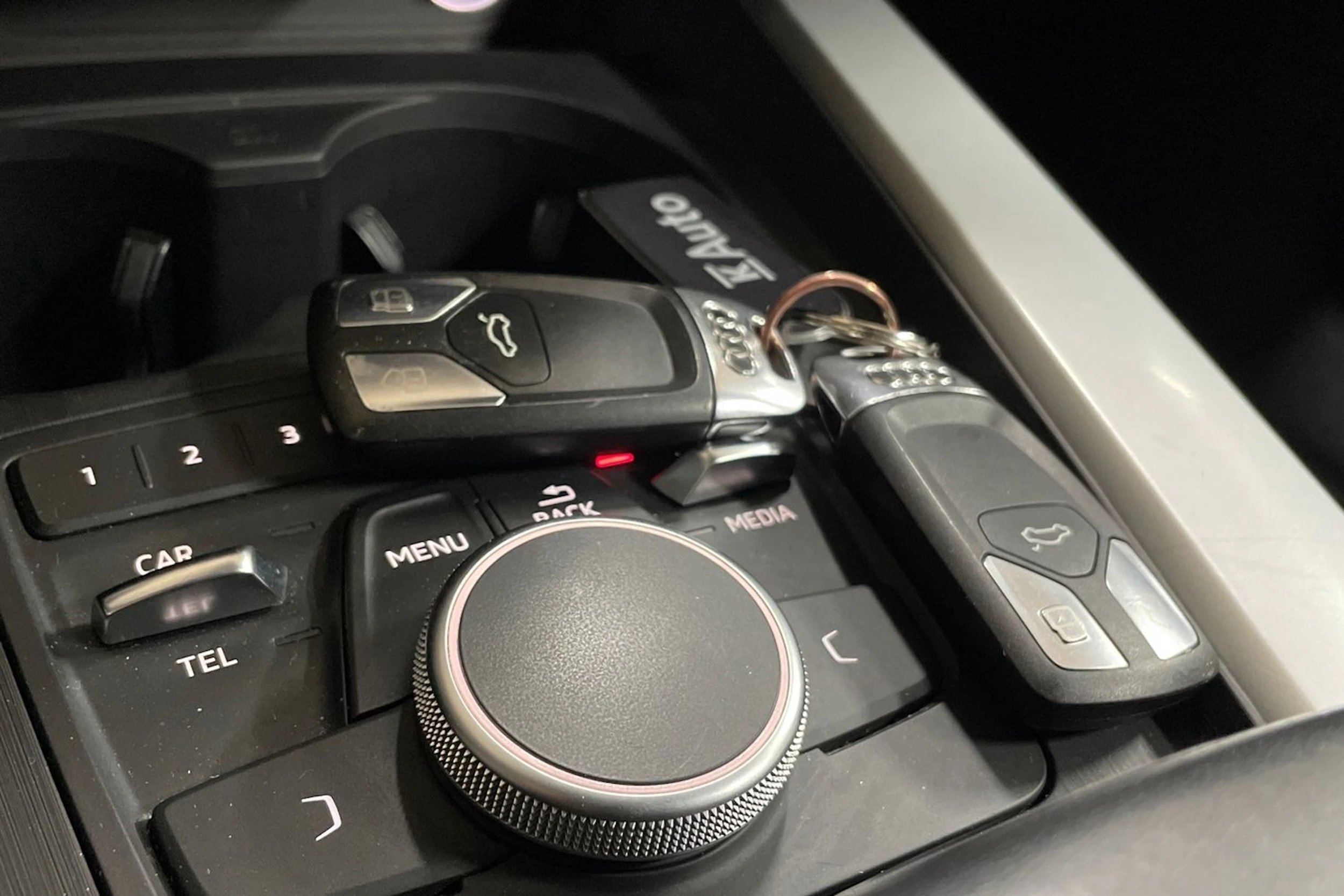 Valkoinen Audi A4 2018 kuva 19.